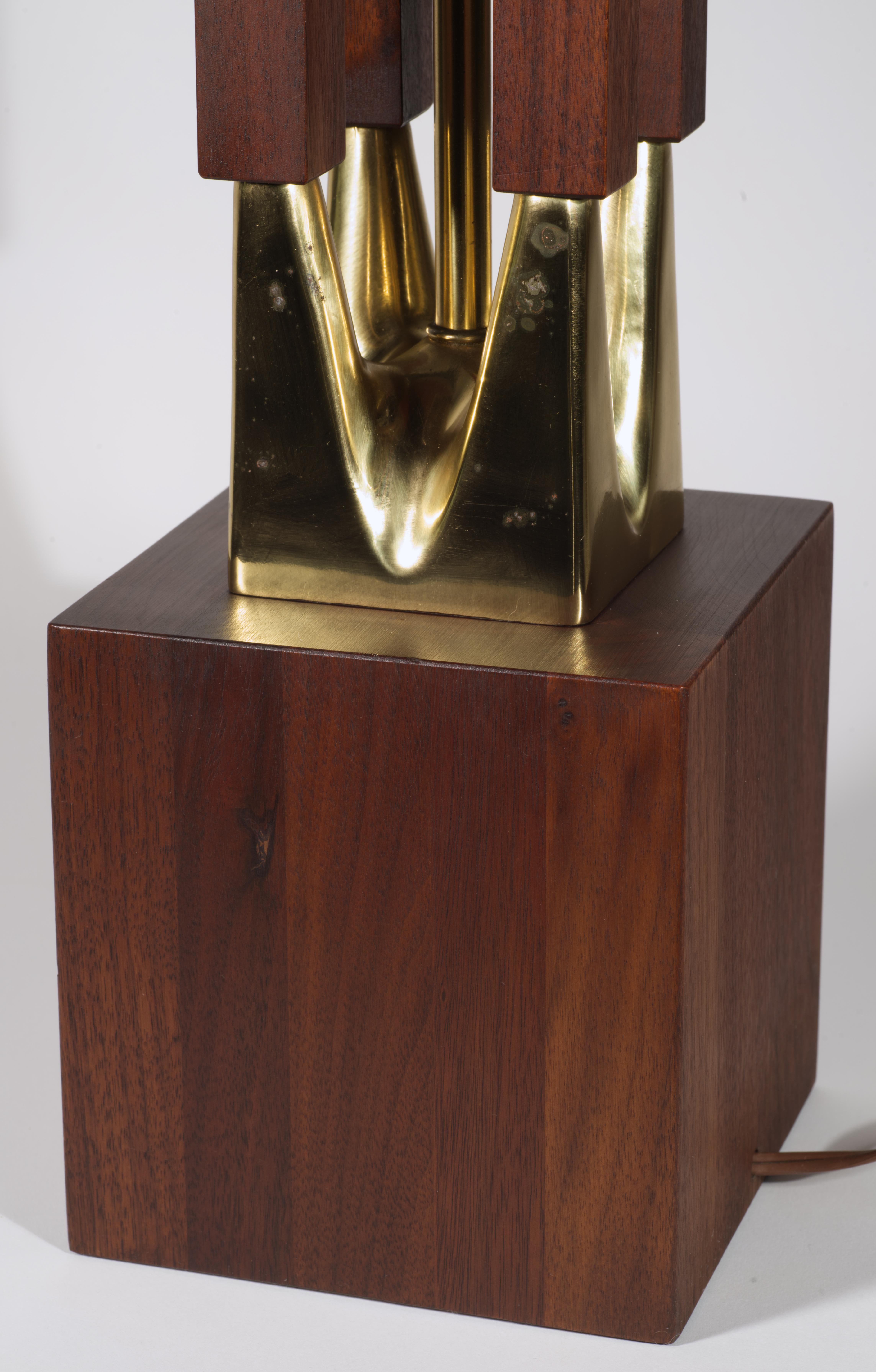 Lampe de table Laurel, laiton et noyer, modernité du milieu du siècle dernier, années 1960 en vente 1