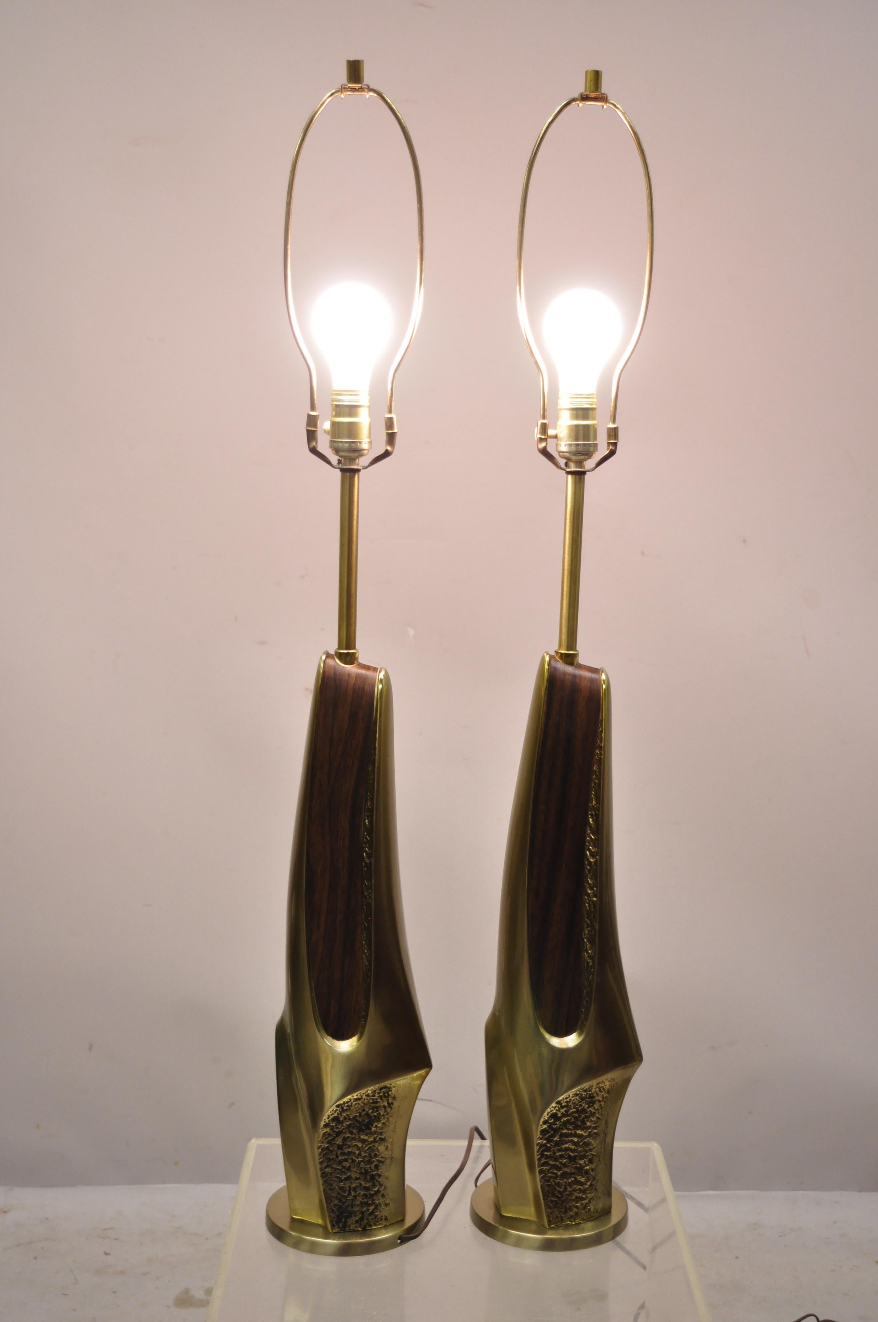 Laurel Mid-Century Modern Brutalist modernist brass sculptural table lamps - a pair. Item features cast brass construction, faux wood accents, very nice vintage item, clean Modernist lines, quality American craftsmanship, circa mid-20th century.