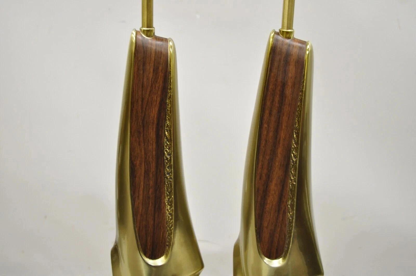 Laurel Mid Century Brutalist Modernist Messing skulpturale Tischlampen - ein Paar (Moderne der Mitte des Jahrhunderts) im Angebot