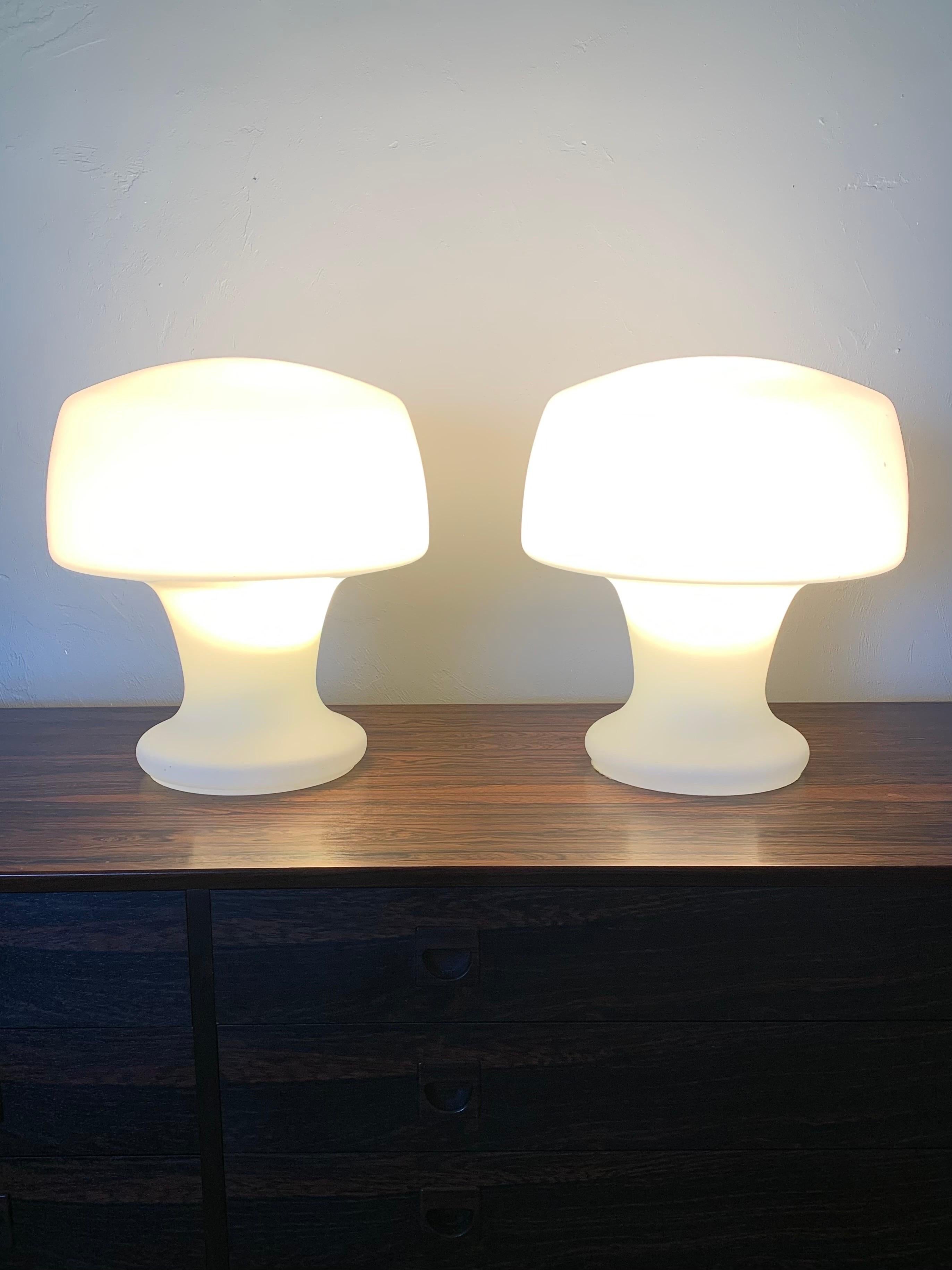 Laurel Mushroom Studio Table Lamps, a Pair For Sale 2