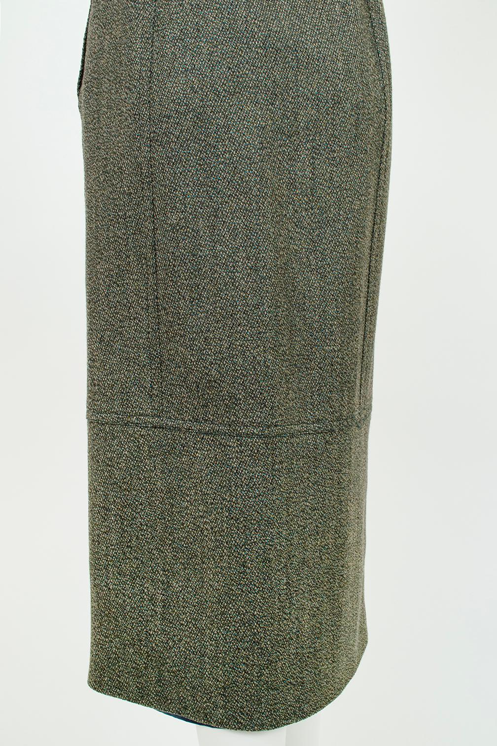 Ideal with a silk blouse and pumps for a business meeting or tall boots and a chunky sweater for weekends, this intricately woven tweed skirt is truly a day-to-evening workhorse. Rich with flecks of teal, camel and even lime, it can be paired with a