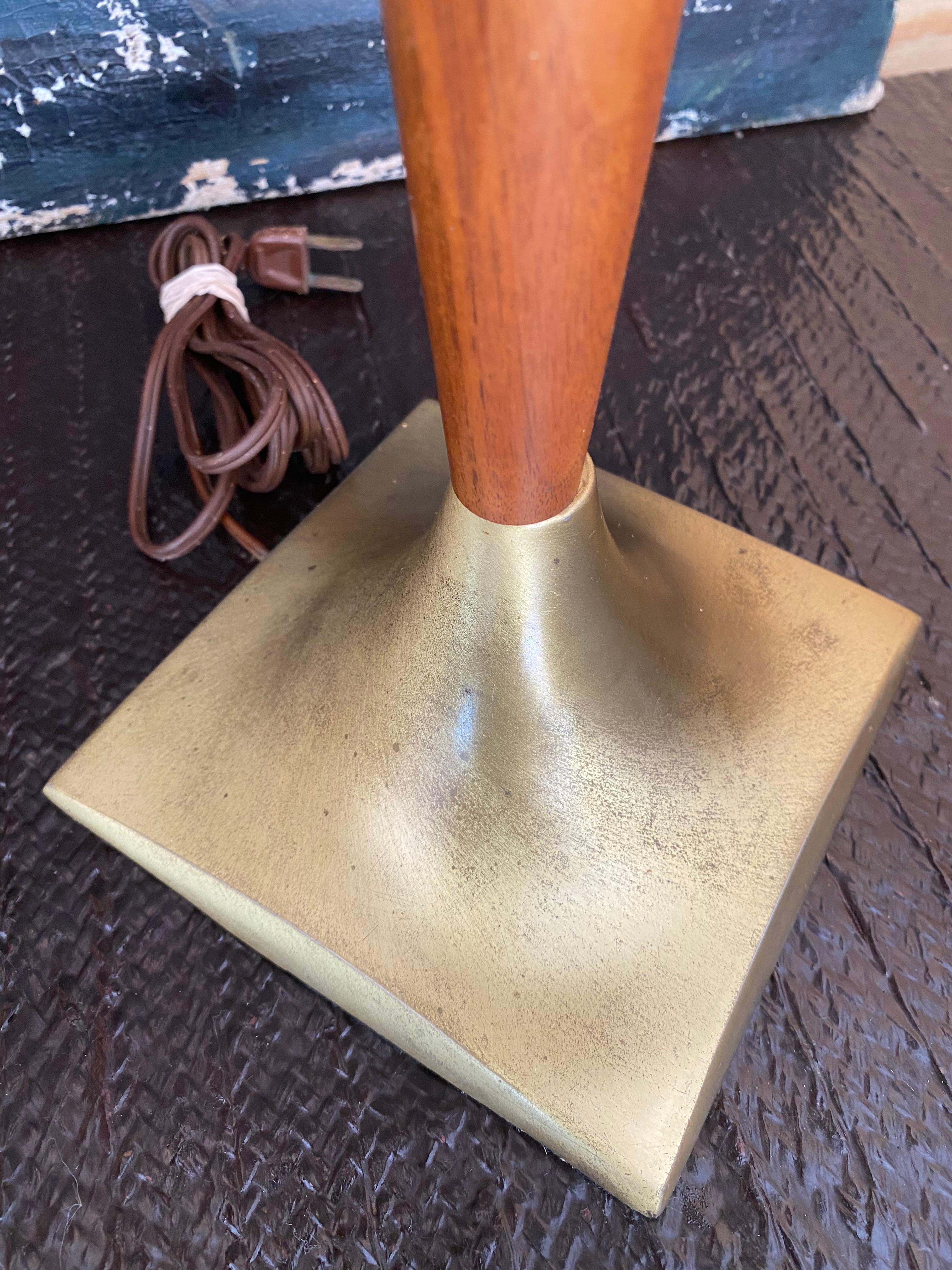 Laurel-Style Walnut + Brass Midcentury Modern Lamps, A Pair For Sale 3