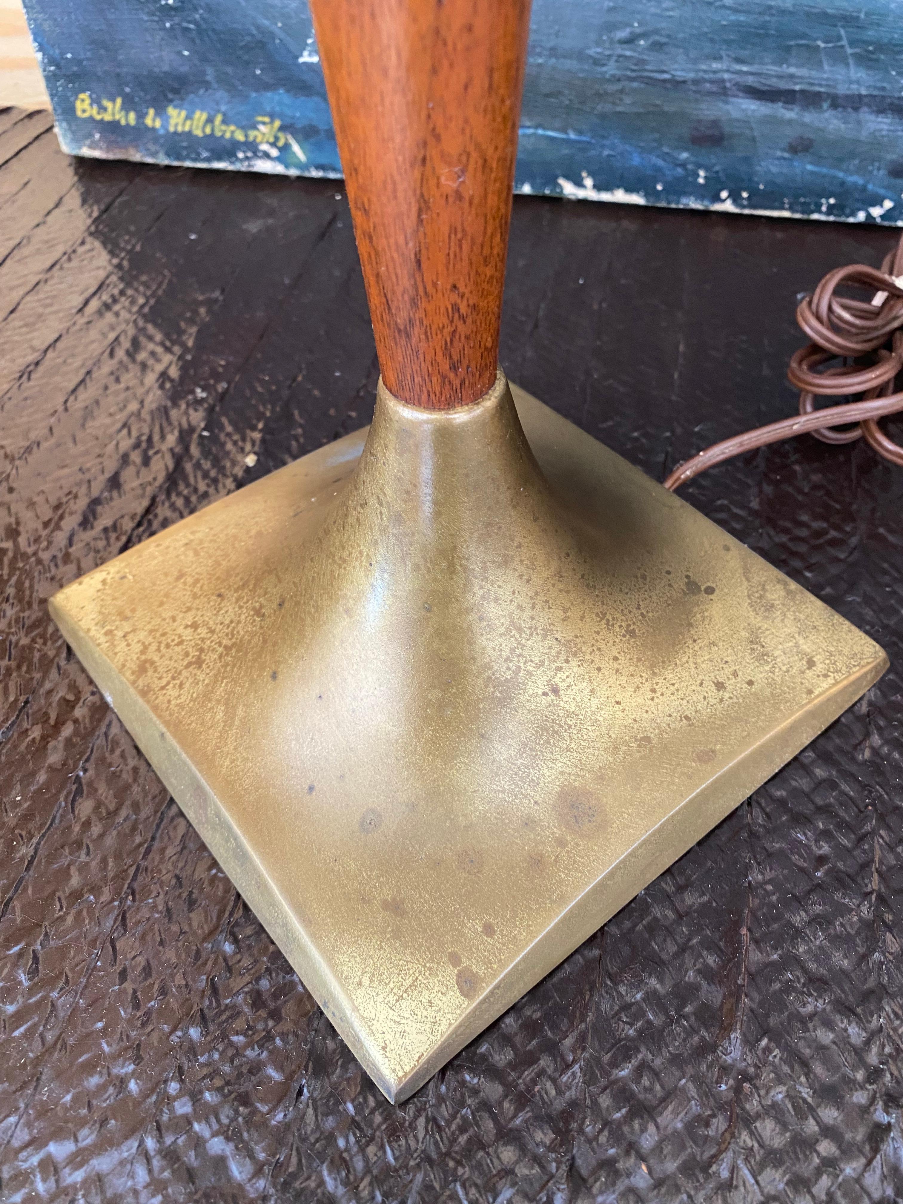 Laurel-Style Walnut + Brass Midcentury Modern Lamps, A Pair For Sale 4