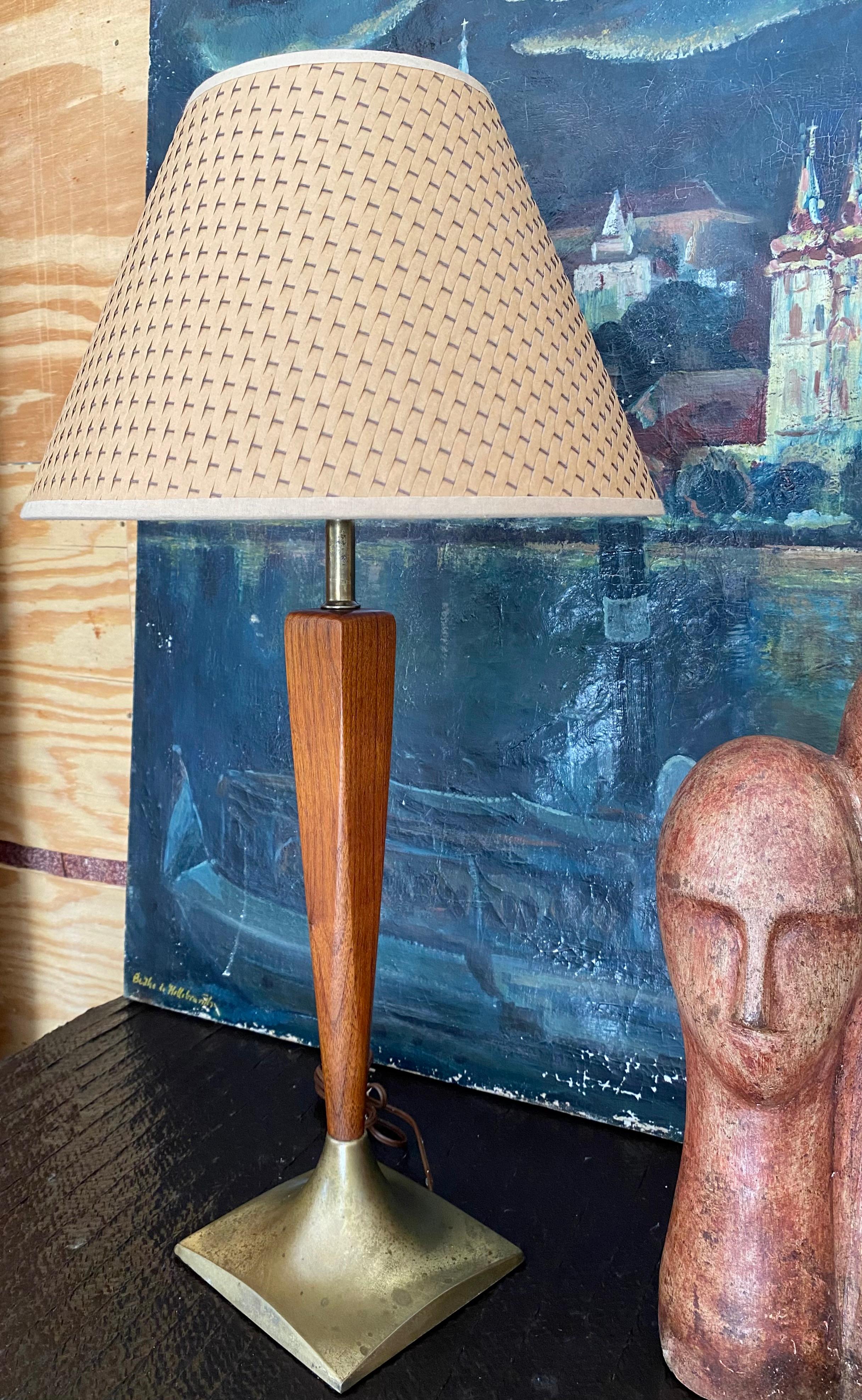Laurel-Style Walnut + Brass Midcentury Modern Lamps, A Pair For Sale 13