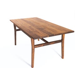 Mesa Laurel, Mesa de comedor moderna de nogal con carpintería esculpida