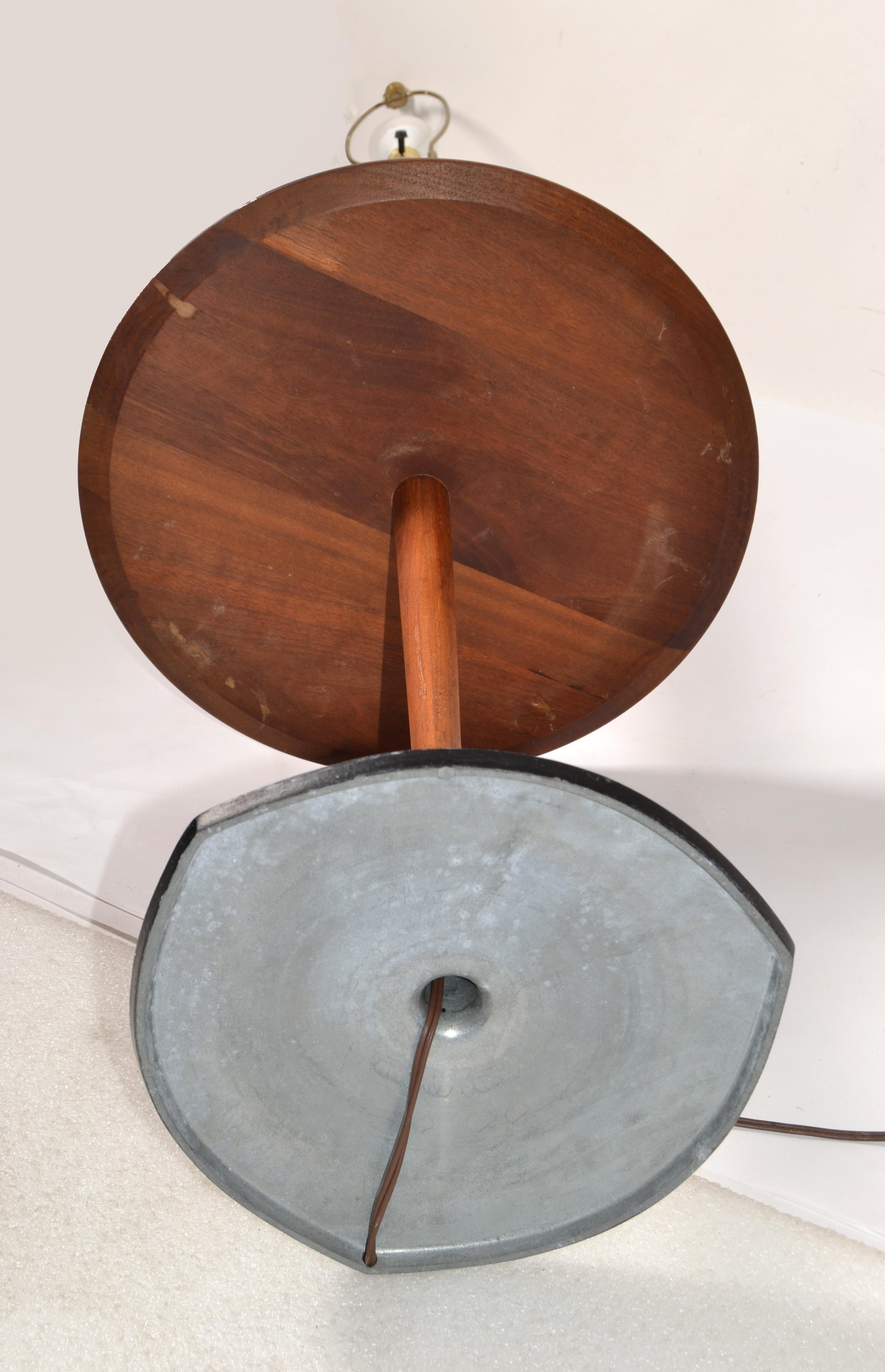 Runder Tisch-Stehlampe mit konisch zulaufendem Nussbaumholz-Schirm, Mid-Century Modern, Amerikanisch im Angebot 2