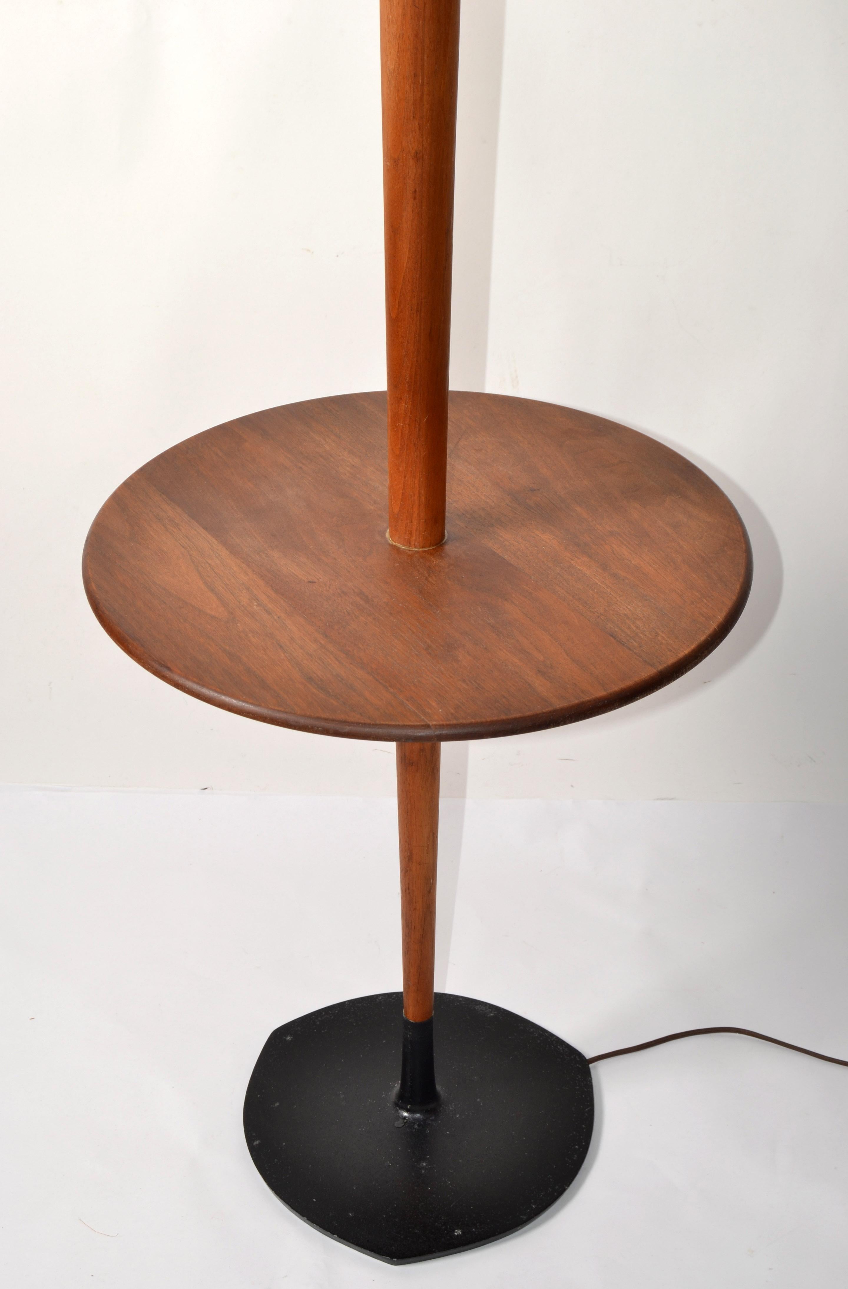 Laurel Tapered Walnut Round Table Floor Lamp Shade Mid-Century Modern American In Good Condition For Sale In Miami, FL