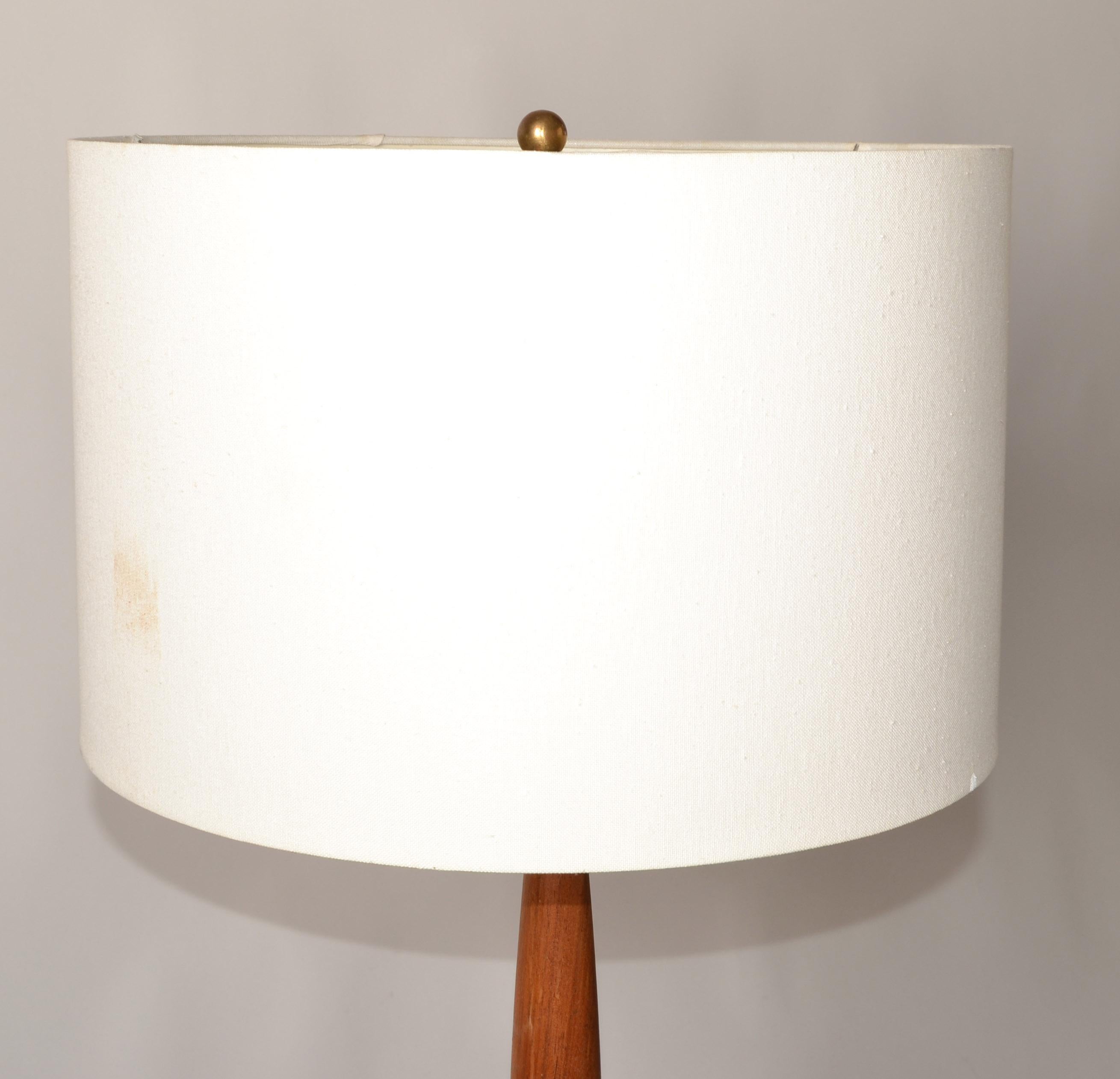 Laurel Tapered Walnut Round Table Floor Lamp Shade Mid-Century Modern American en vente 2