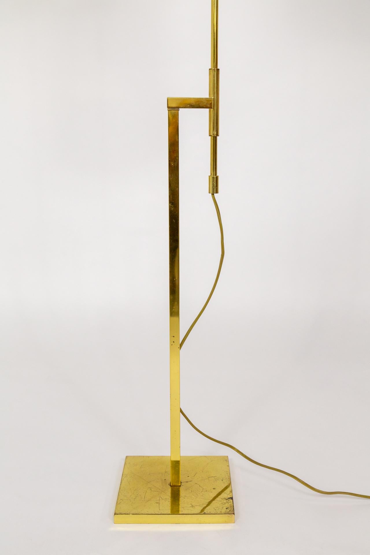 Mid-Century Modern Laurel Telescoping Brass Floor Lamp For Sale