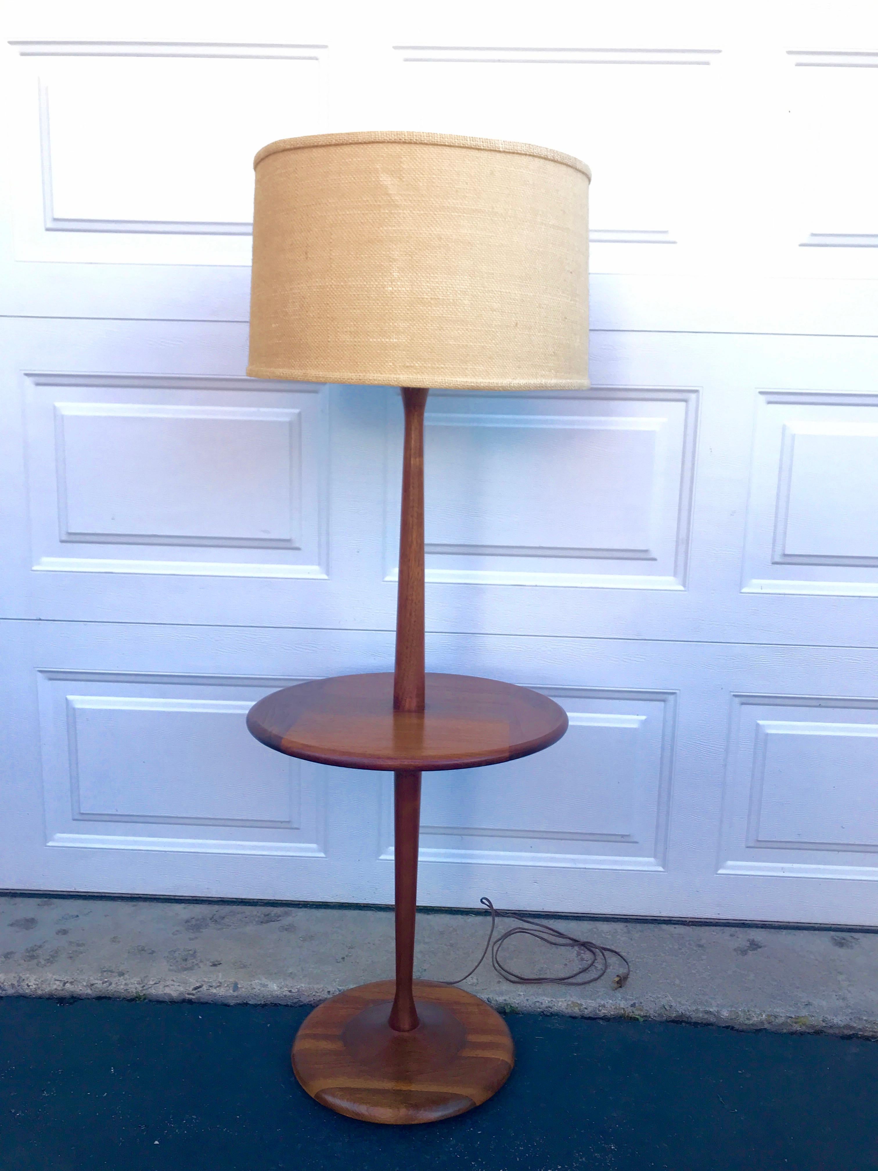 American Laurel Walnut Mid-Century Modern Floor Lamp with Table, circa 1960s For Sale