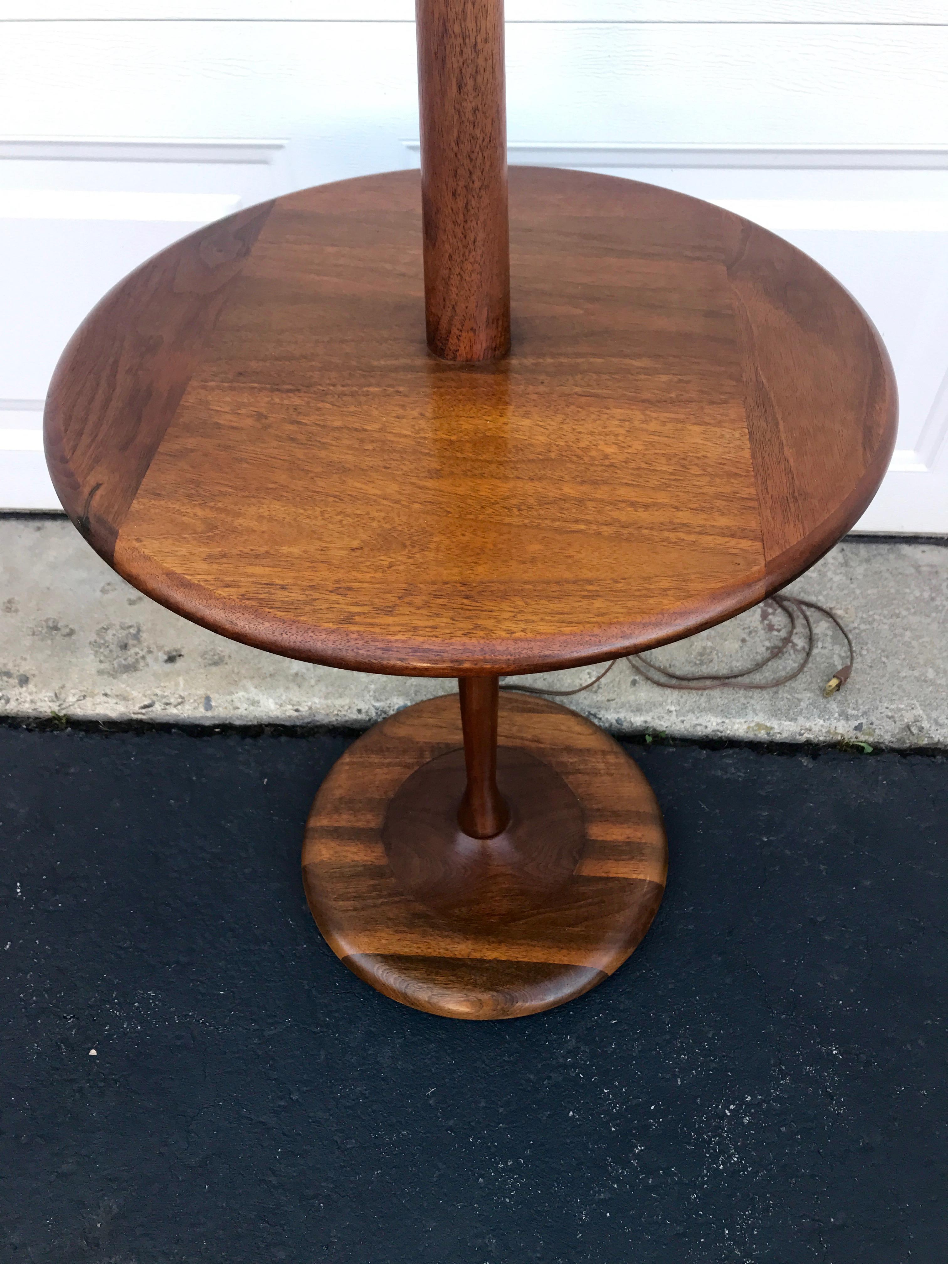 Turned Laurel Walnut Mid-Century Modern Floor Lamp with Table, circa 1960s For Sale