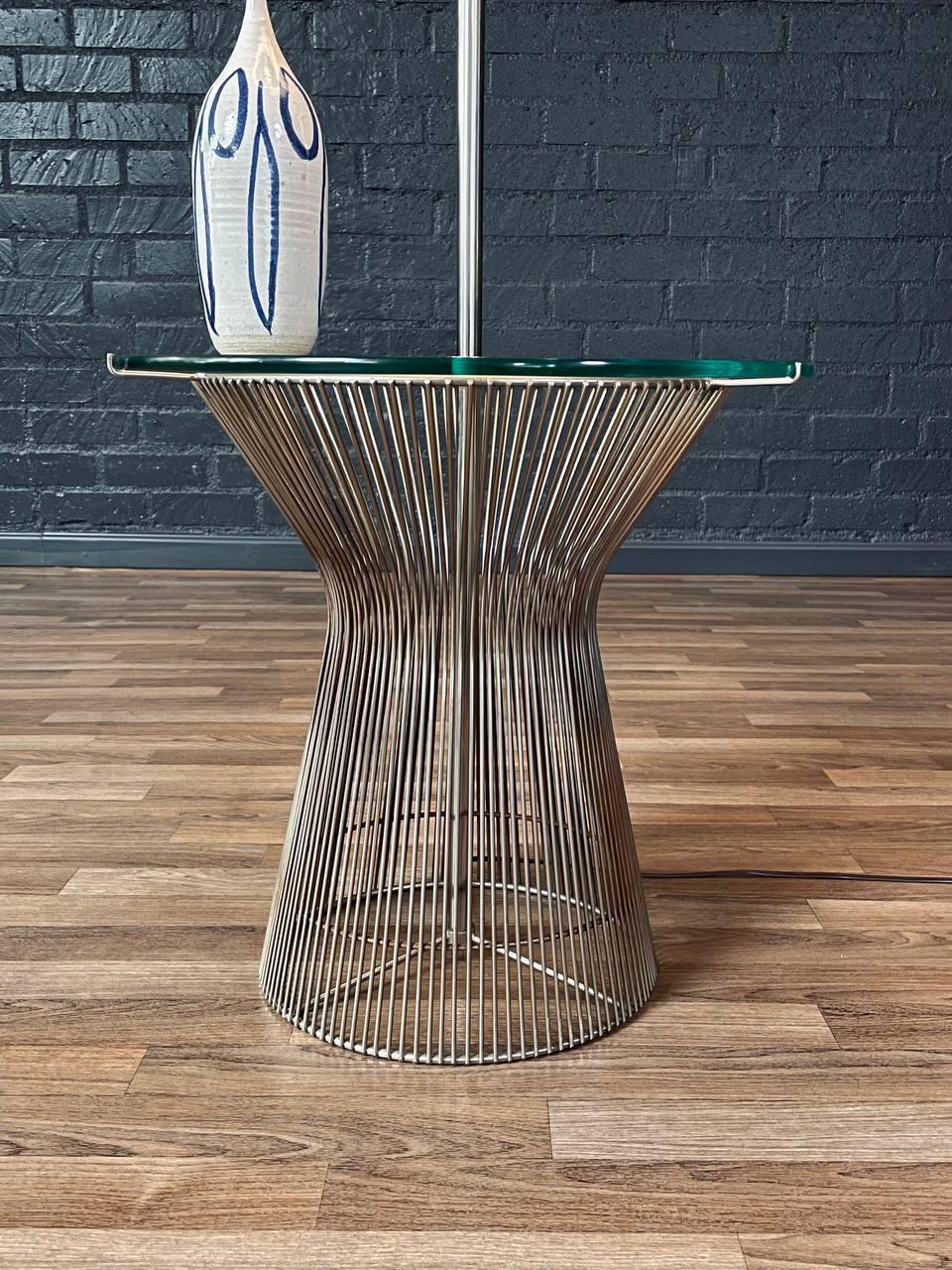 Laurel Lampadaire câblé avec table d'appoint en verre en vente 3