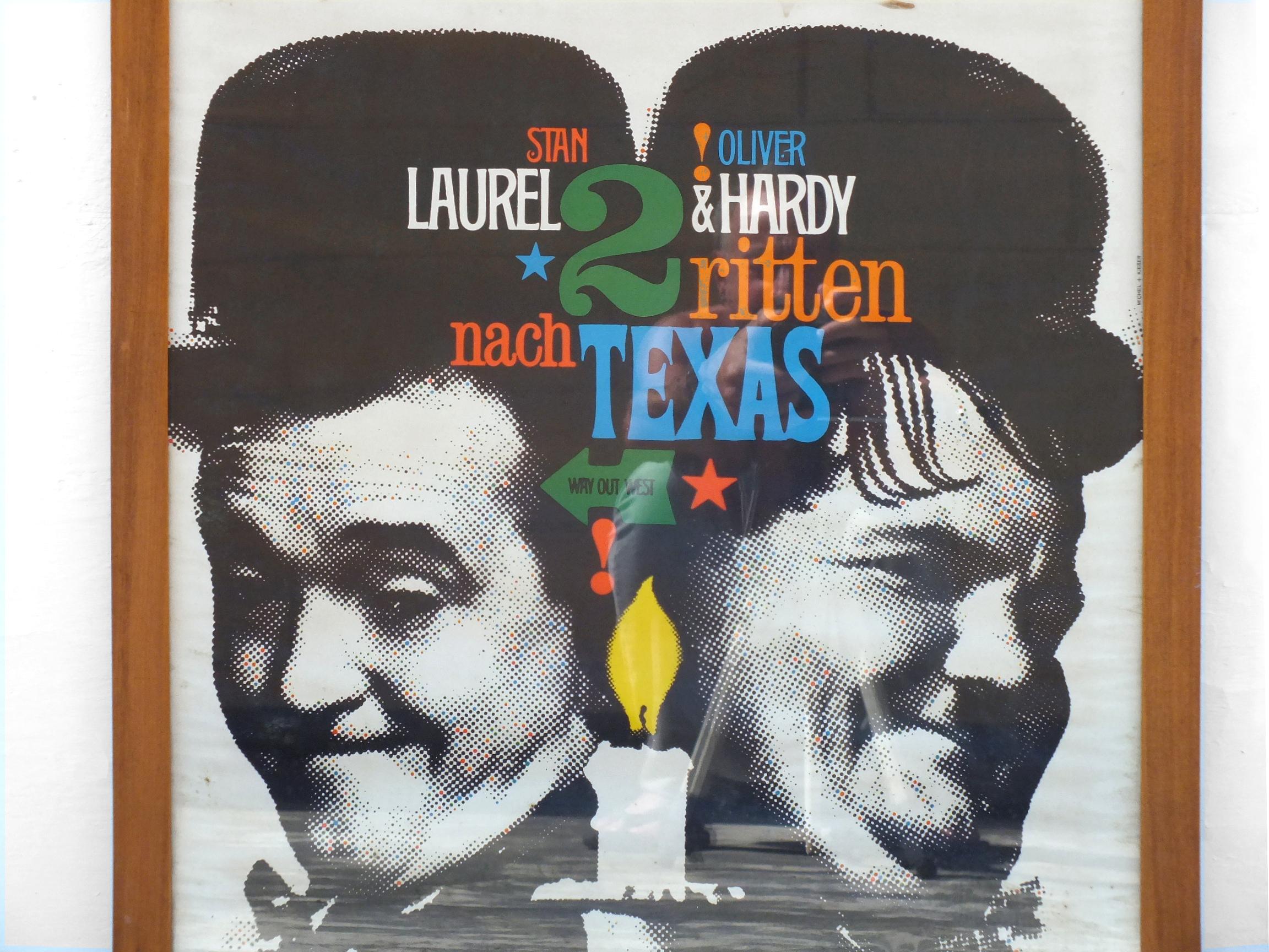 Stan Laurel & Oliver Hardy 2 ritten nach texas / Way Out West by Gunther Kieser & Hans Michel years '60,  Fsk freigegeben movie

the poster has an elegant frame in wood and is in used good condition with sign of age and is original of the period