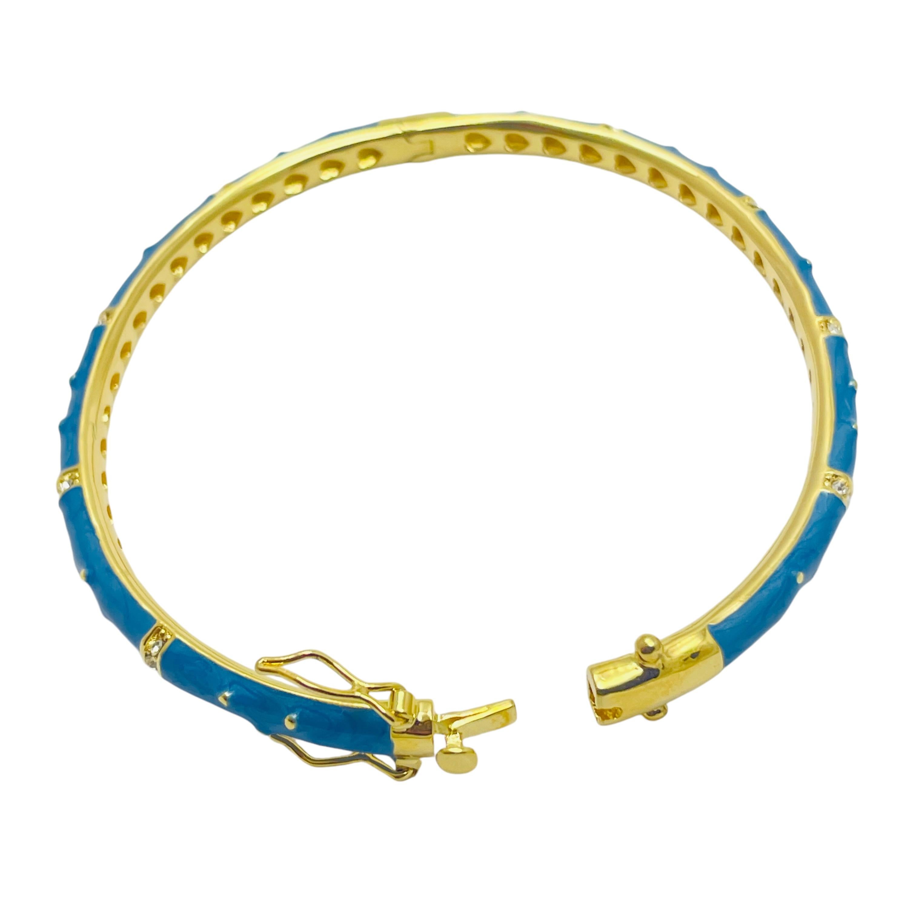 Bracciale da passerella di design LAUREN G ADAMS placcato oro con strass e smalto In condizioni ottime in vendita a Palos Hills, IL