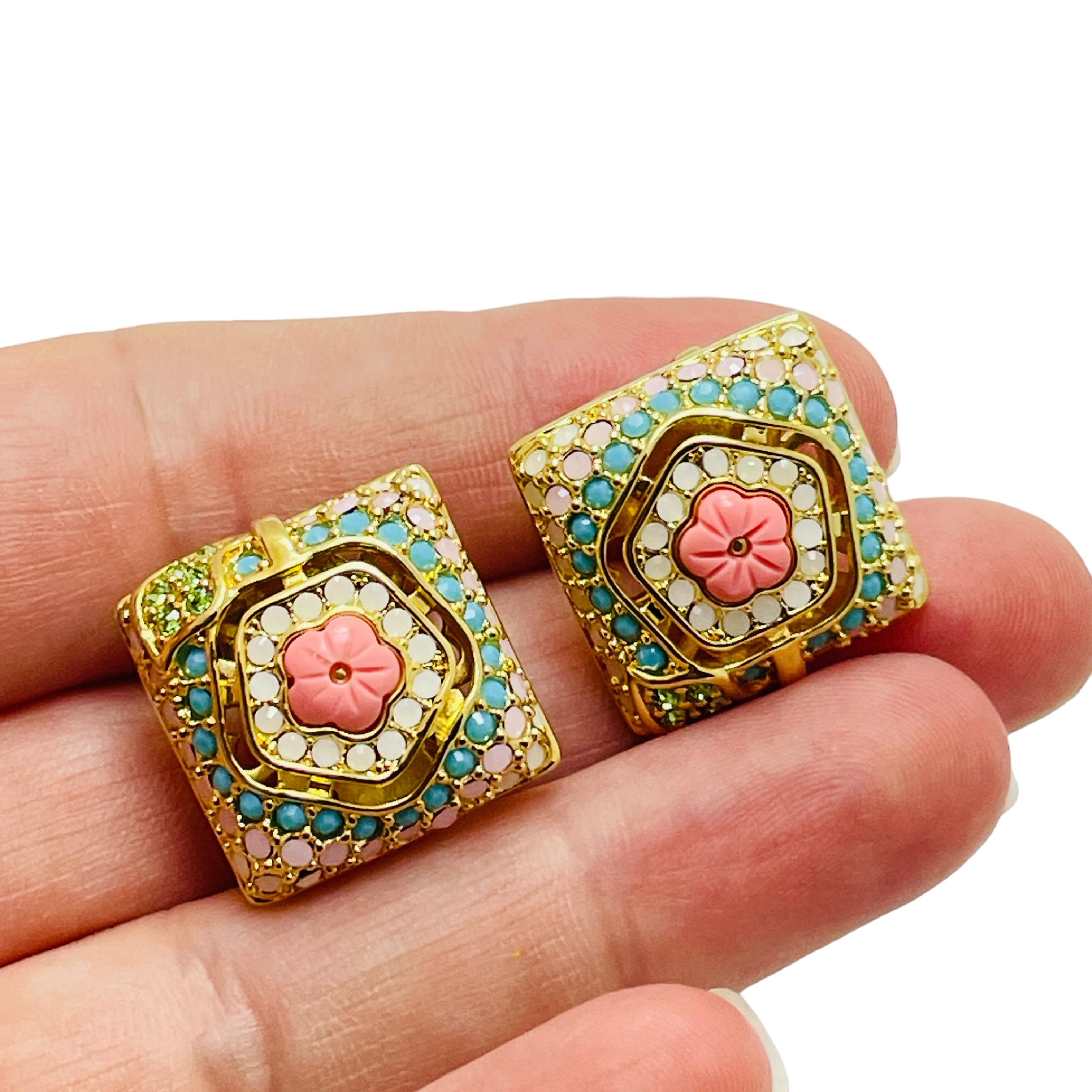 Donna Orecchini firmati Lauren G Adams con fiori in zirconia d'oro in vendita
