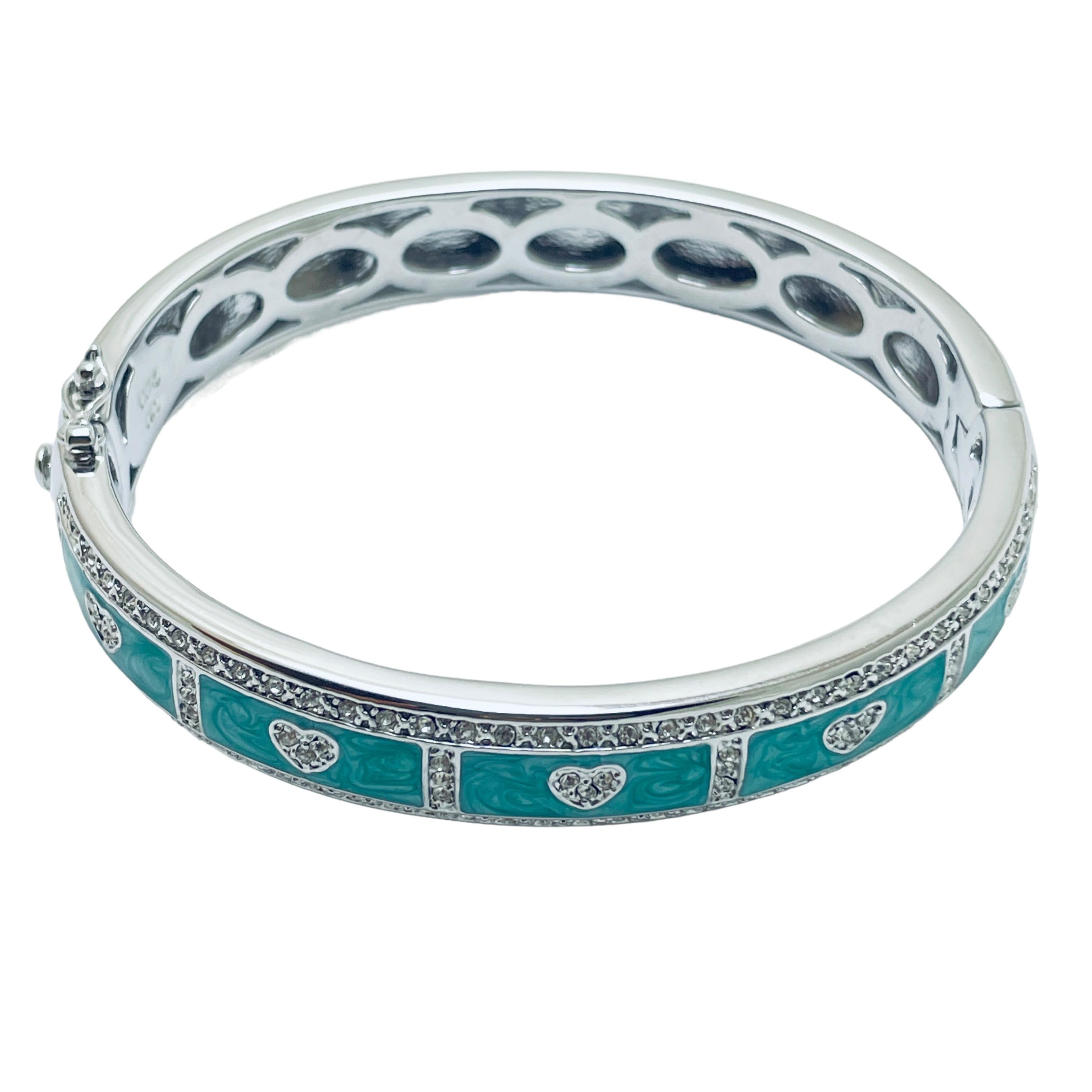 DETTAGLI

- firmato LAUREN G ADAMS 

- placcato in rodio con smalto e pietre di zirconio

- braccialetto di design

MISURE  

- 

CONDIZIONE

-  ottime condizioni vintage con minimi segni di usura 

 Sku 42

❤️❤️  GIOIELLI VINTAGE DI DESIGN