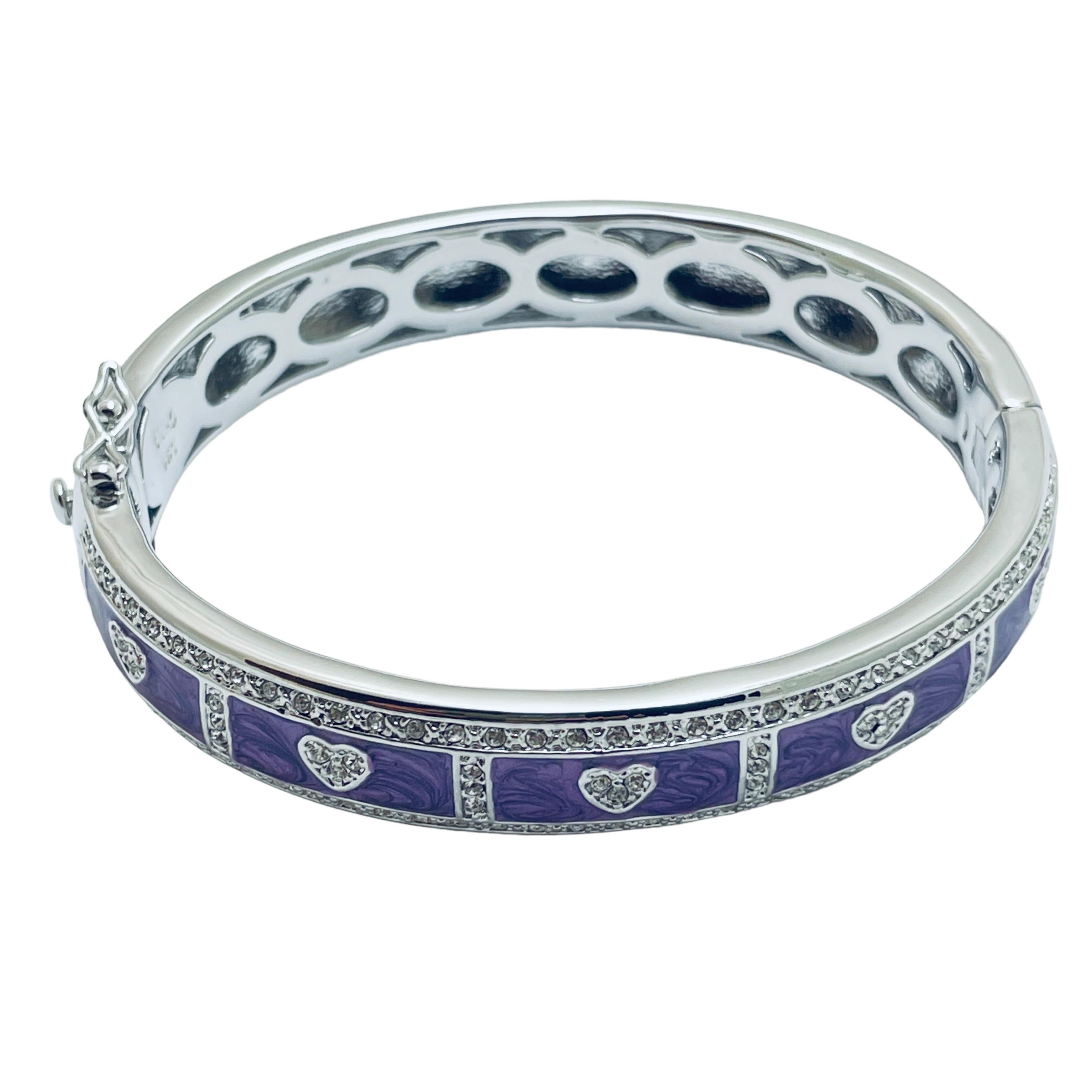 DETTAGLI

- firmato LAUREN G ADAMS 

- placcato in rodio con smalto e pietre di zirconio

- braccialetto di design

MISURE  

- 

CONDIZIONE

-  ottime condizioni vintage con minimi segni di usura 

 Sku 42

❤️❤️  GIOIELLI VINTAGE DI DESIGN