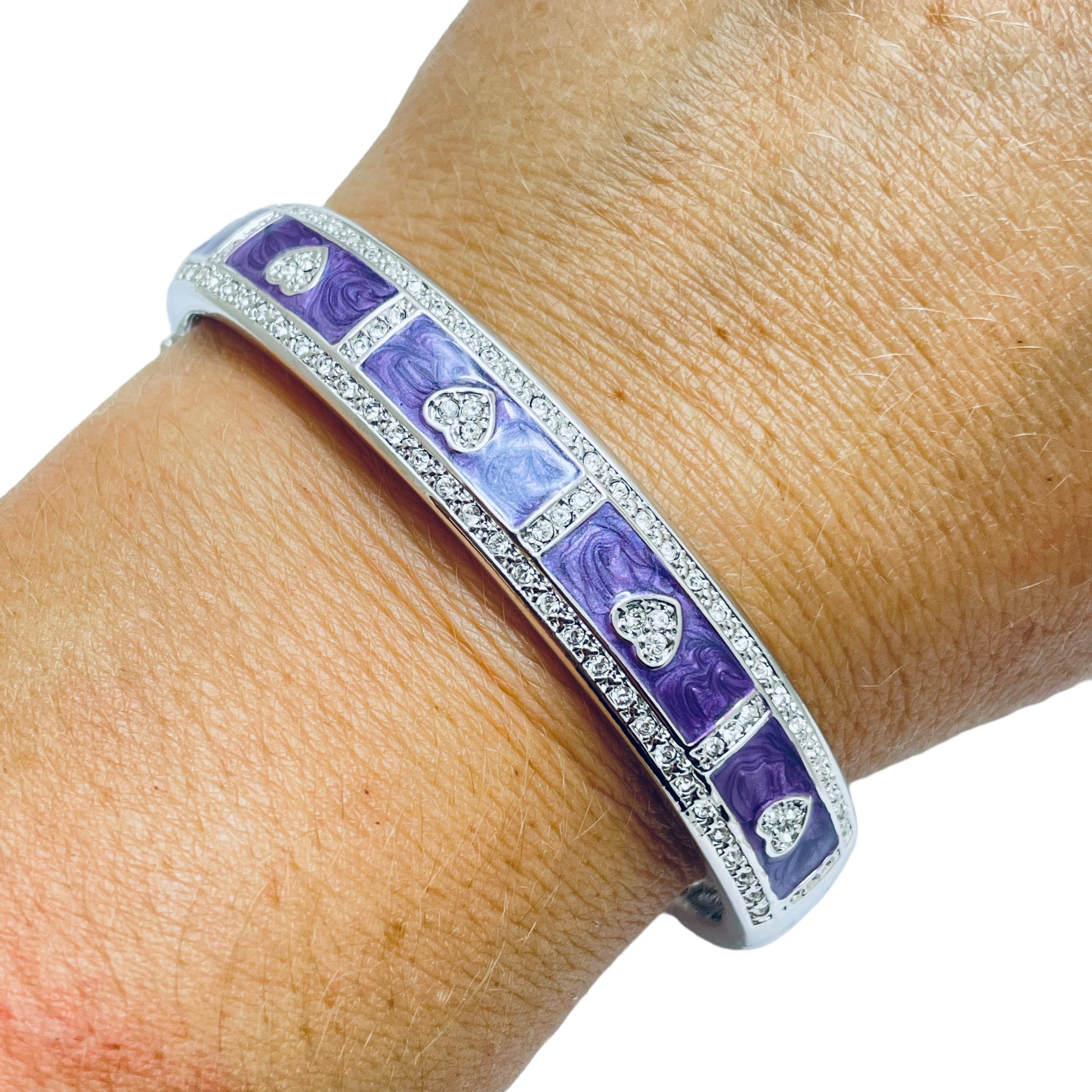Donna Bracciale bangle firmato Lauren G Adams in argento con smalto e cuori in zirconia in vendita