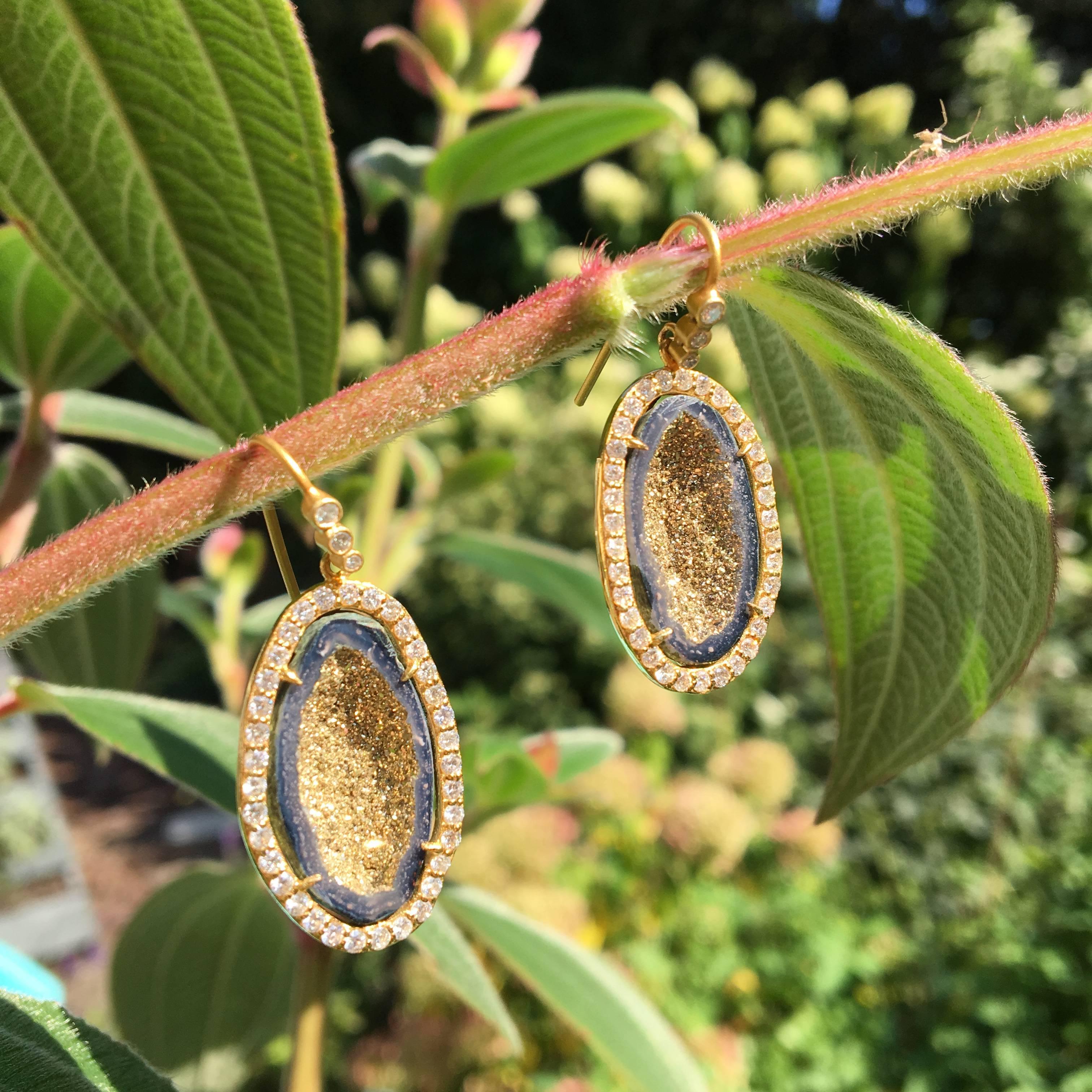 Lauren Harper 1,11 Karat Diamanten, Geode und 18 Karat Gold Tropfenohrringe (Rundschliff) im Angebot