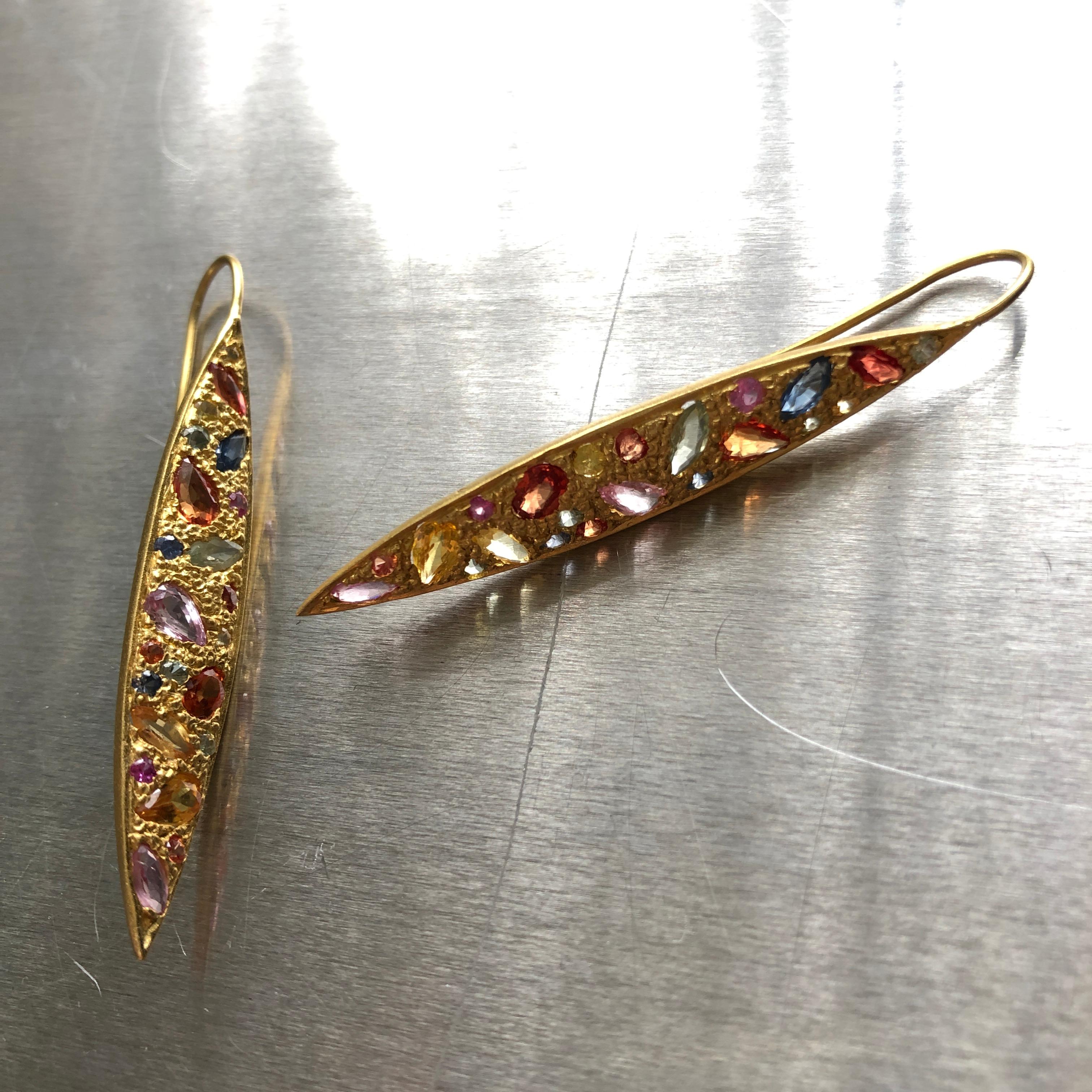 Lauren Harper, boucles d'oreilles en or avec saphirs multicolores de 4,75 carats en vente 5