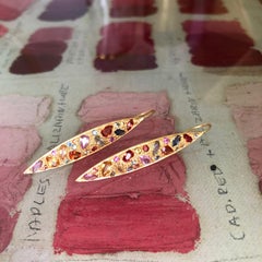 Orecchini in oro con zaffiro multicolore da 4,75 carati di Lauren Harper