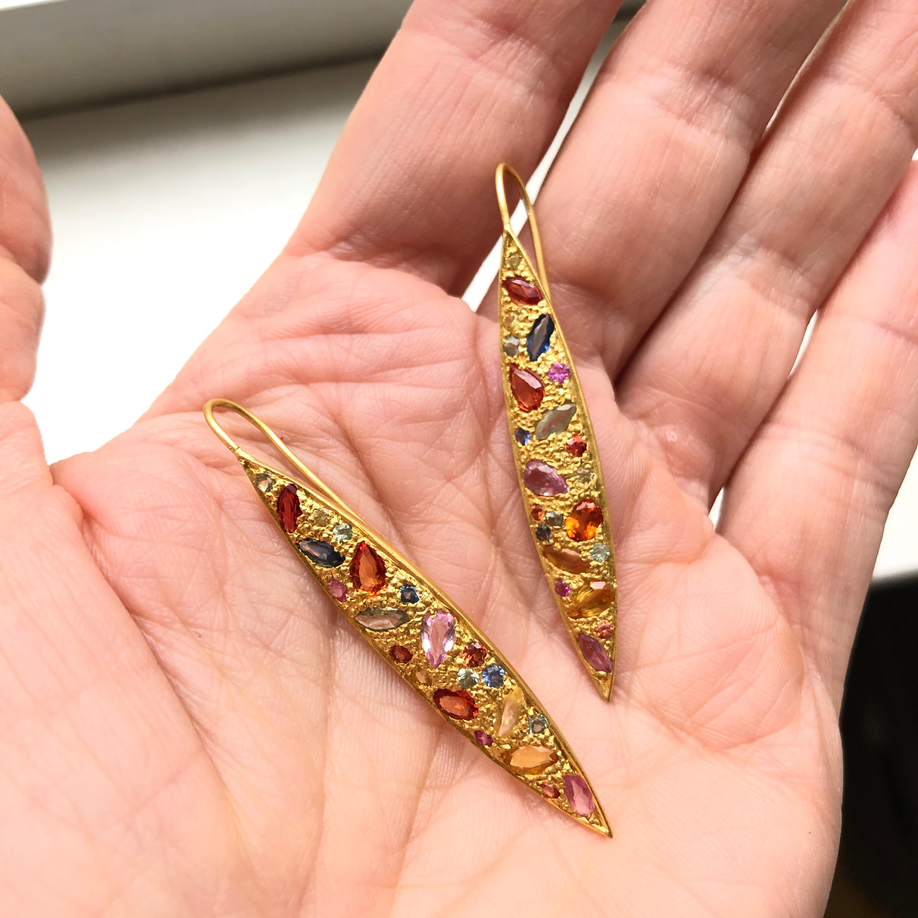 Lauren Harper, boucles d'oreilles en or avec saphirs multicolores de 4,75 carats en vente 4