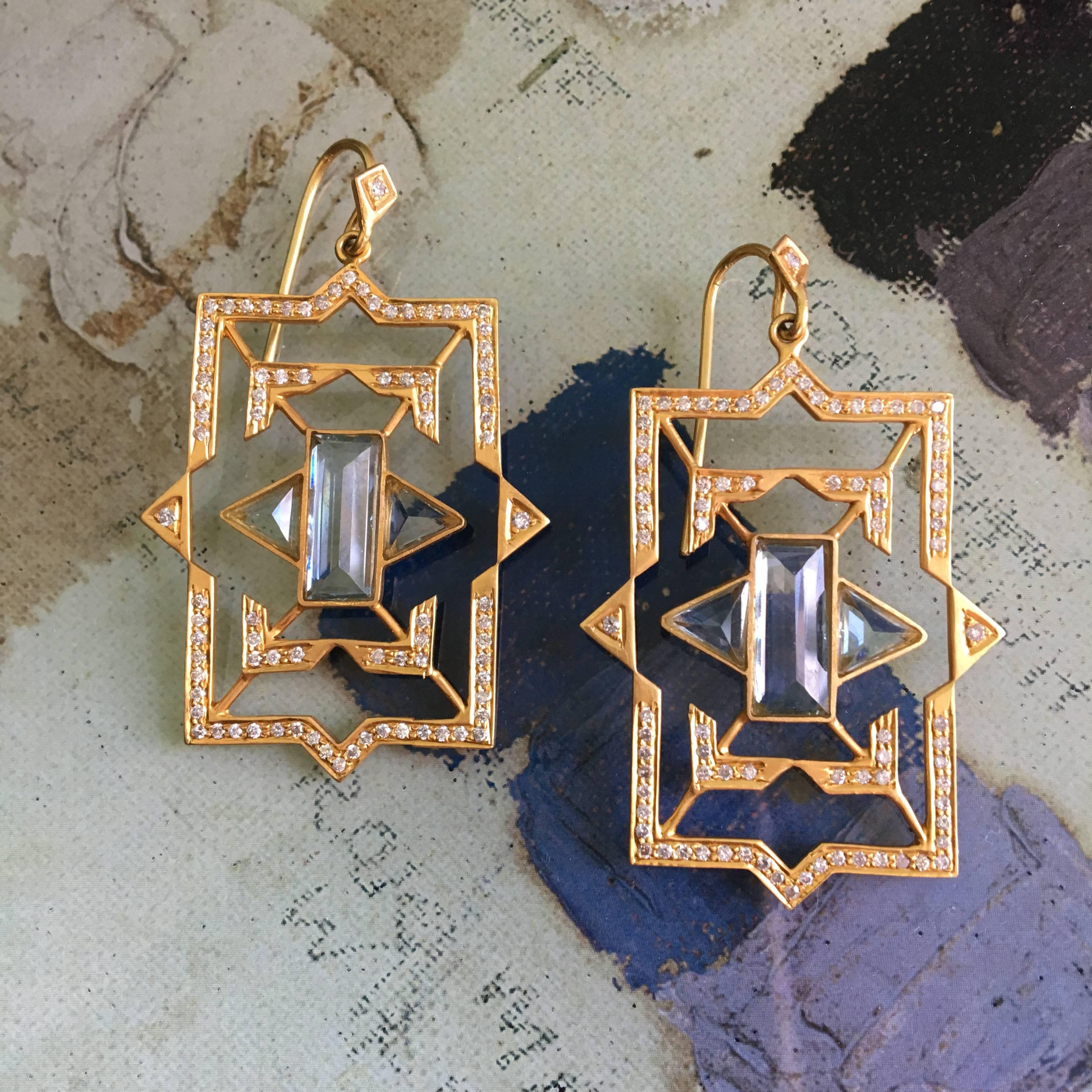 These architecturally inspired 18kt Yellow Gold, Diamond and Aquamarine earrings are lightweight and airy, yet make a fabulous statement.  Finished in Lauren Harper's signature matte gold finish, these geometric earrings are perfect for all day