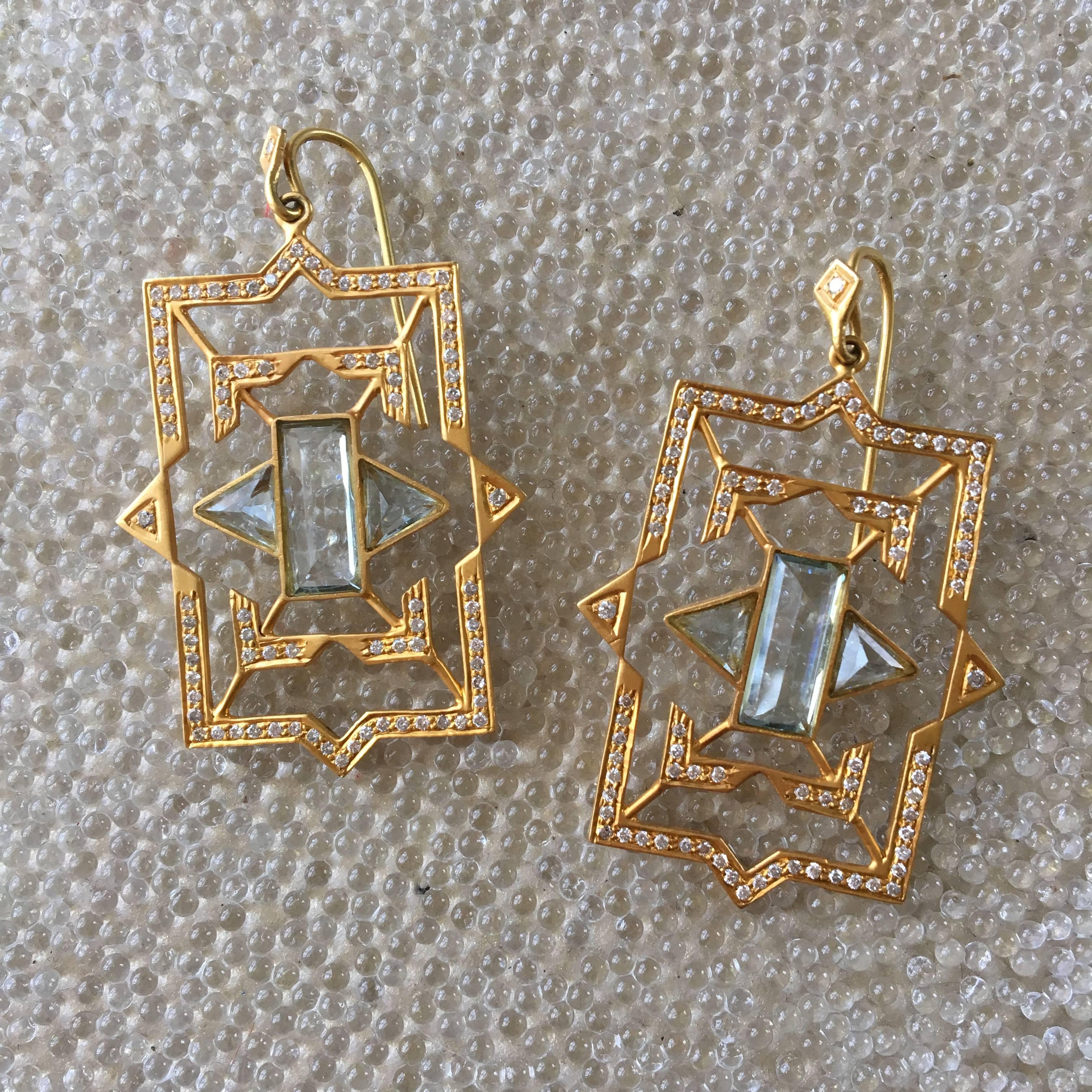 Contemporary Lauren Harper 4.9 Carat Aquamarine, 1.22 Carat Diamond, Gold Geometric Earrings For Sale