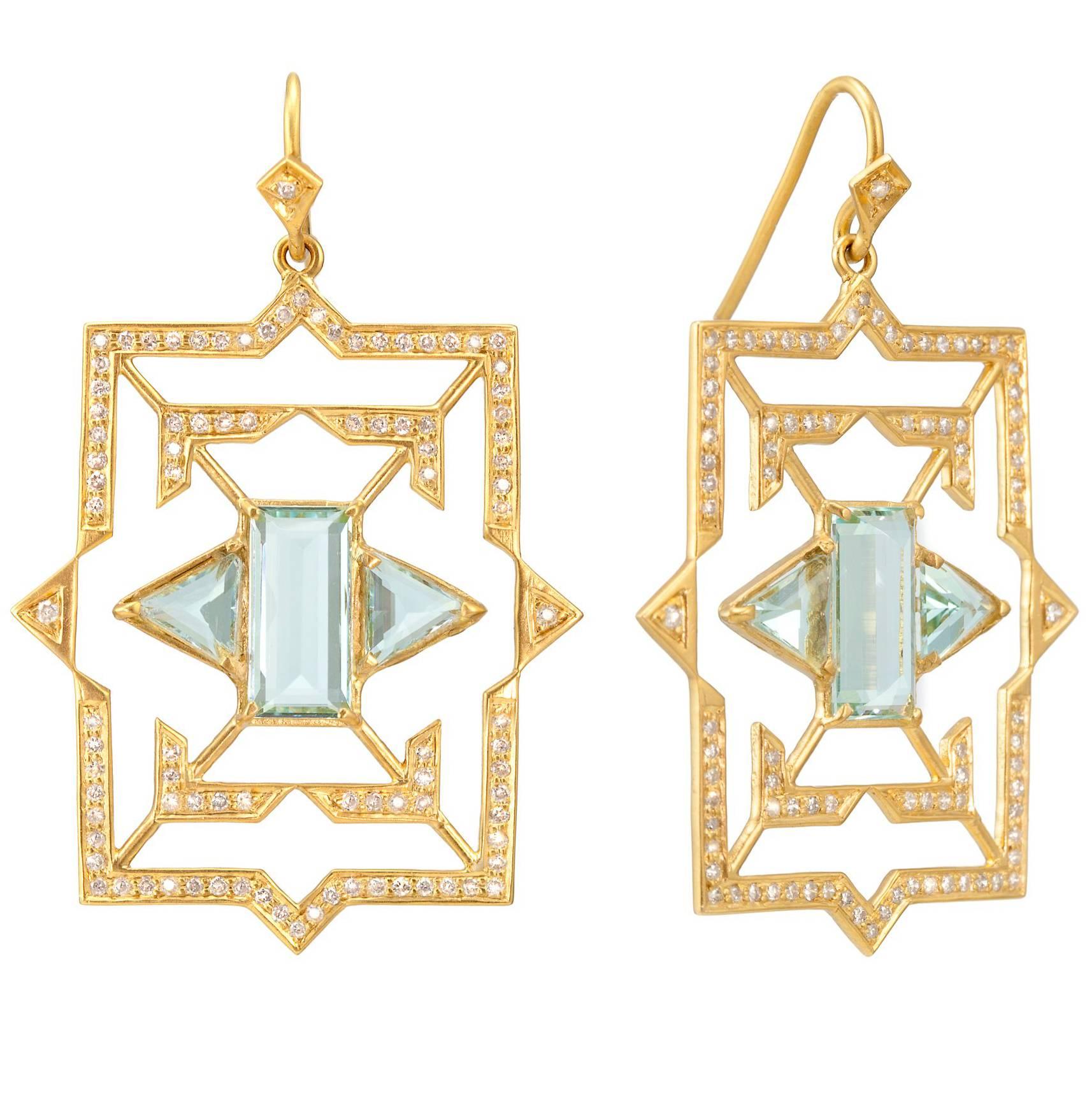 Lauren Harper 4.9 Carat Aquamarine, 1.22 Carat Diamond, Gold Geometric Earrings