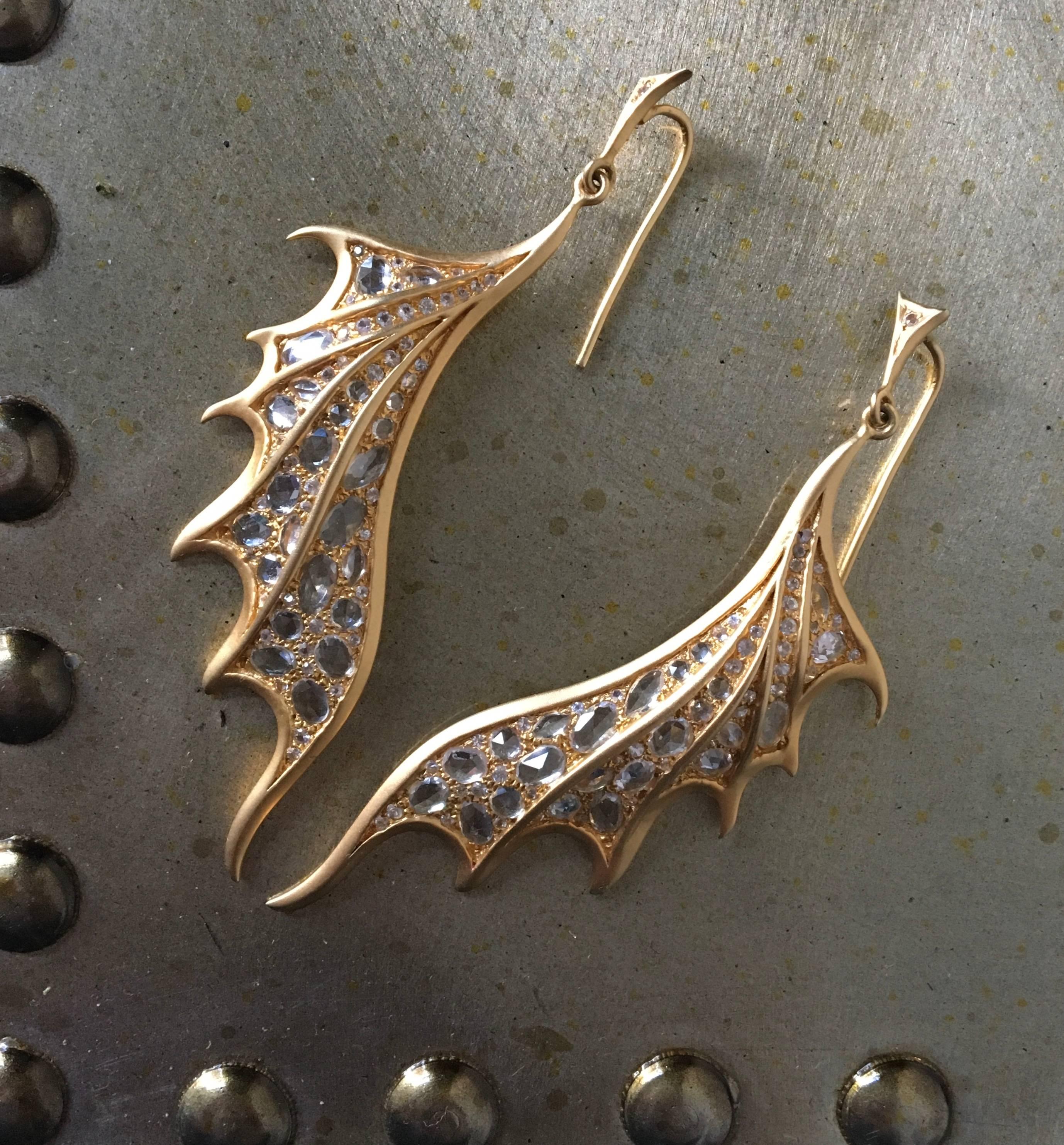 Lauren Harper 6.15 Carat White Sapphires, 18 Karat Gold Dragon Wing Earrings In New Condition In Winnetka, IL
