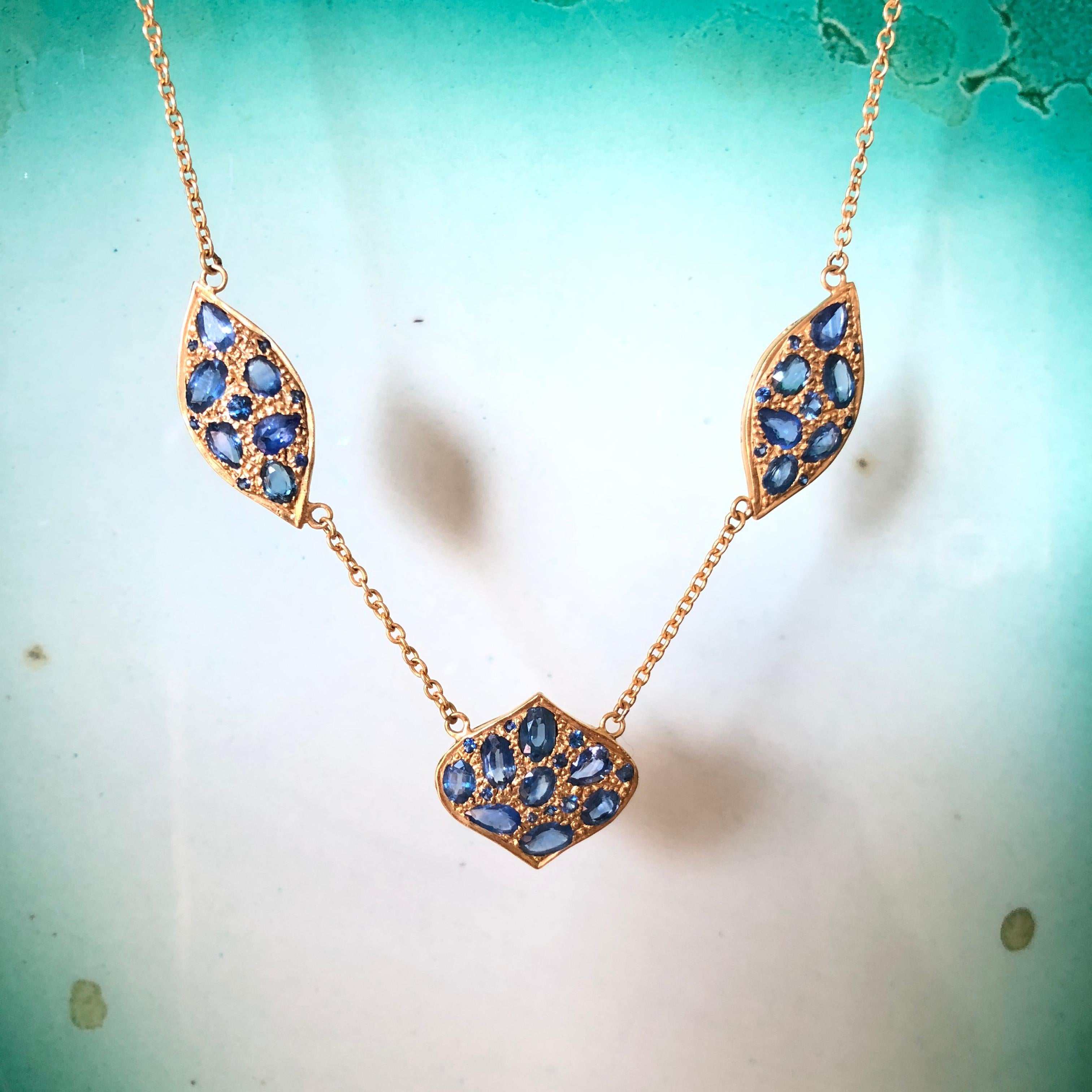 Blue Sapphire 18 Karat Gold Necklace by Lauren Harper In New Condition For Sale In Winnetka, IL