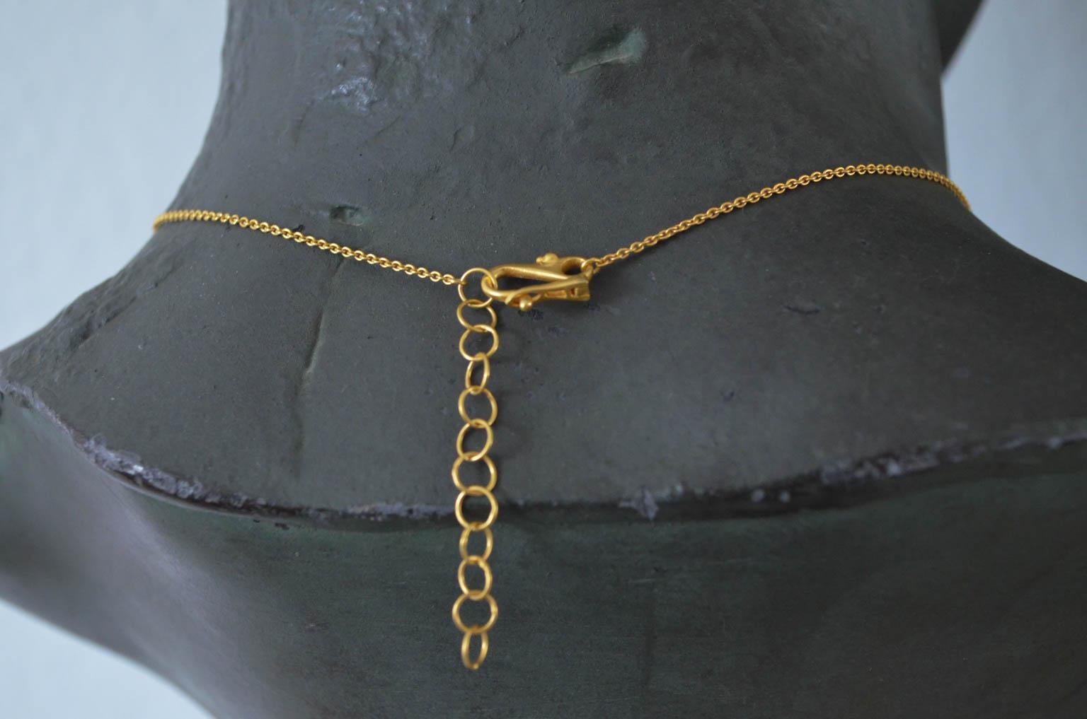 Halskette mit blauem blauen Saphir aus 18 Karat Gold von Lauren Harper im Angebot 1