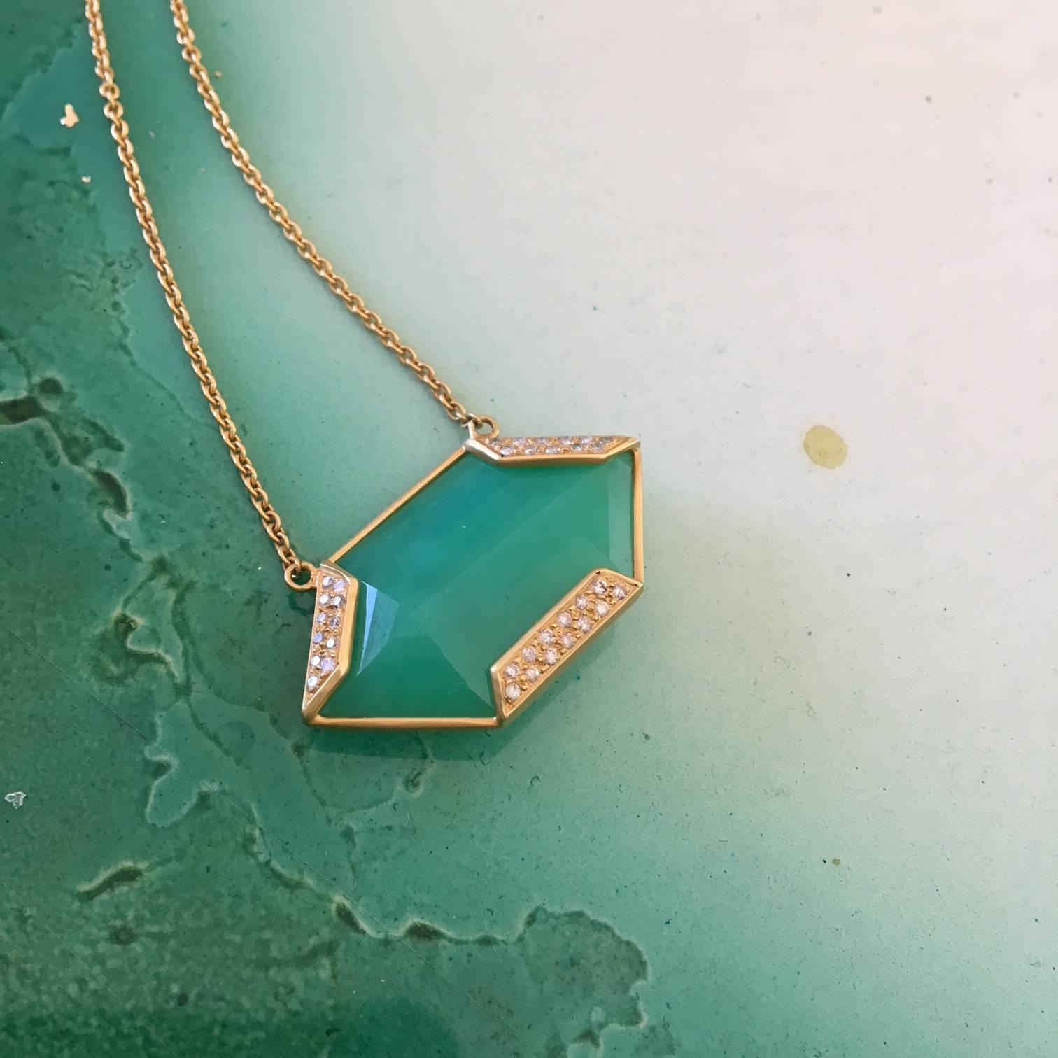 Lauren Harper Chrysophrase .26 Carat Diamonds 18 Karat Gold Necklace In New Condition In Winnetka, IL