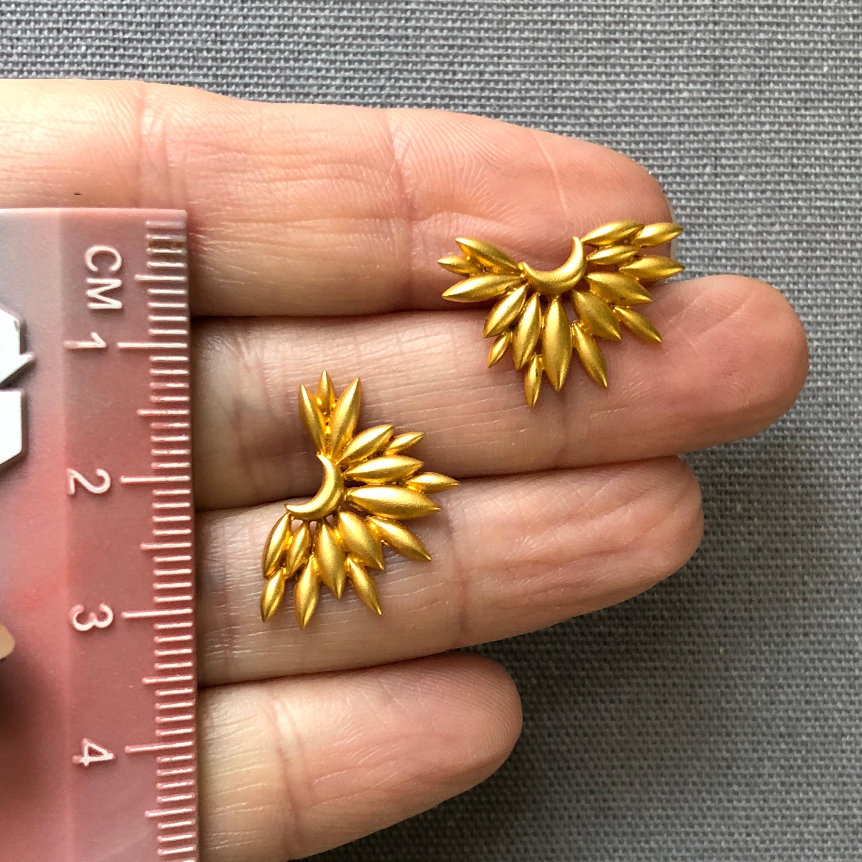 Artisan Gold Sunburst Studs in 18kt Gold by Lauren Harper For Sale