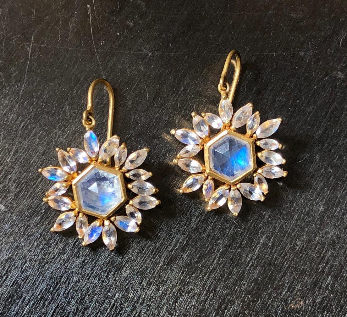 Lauren Harper Moonstone Gold Earrings In New Condition In Winnetka, IL