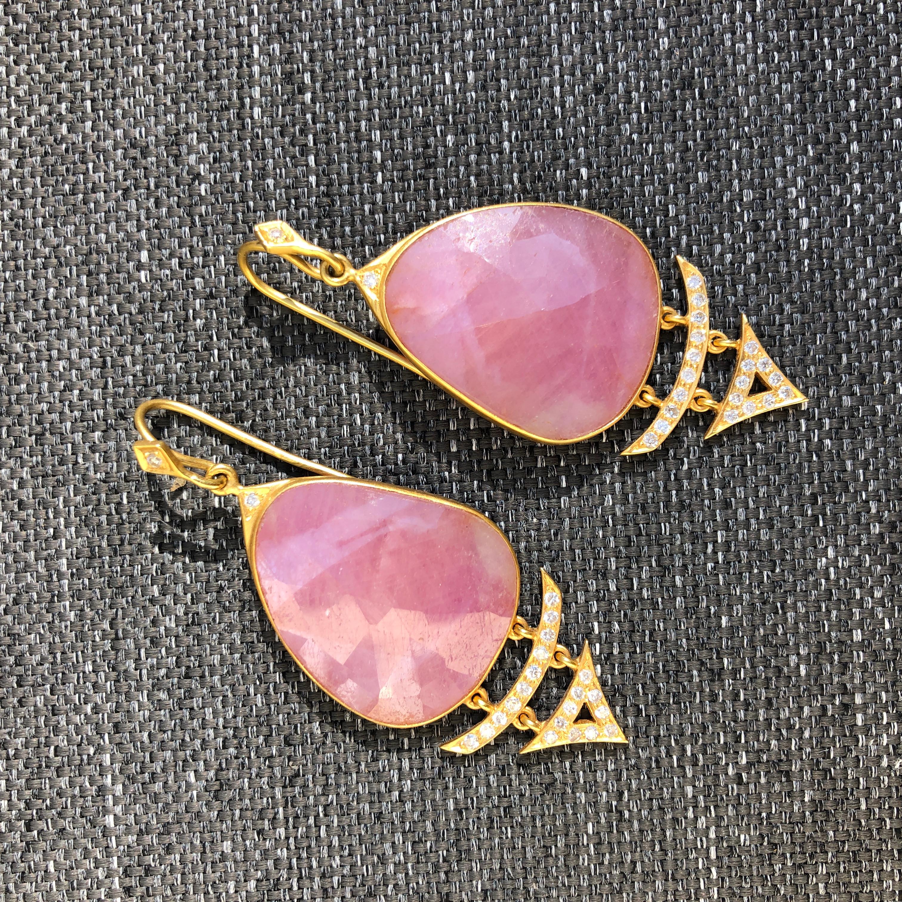 Pink Sapphire and Diamond 18kt Gold Drop Earrings by Lauren Harper In New Condition For Sale In Winnetka, IL