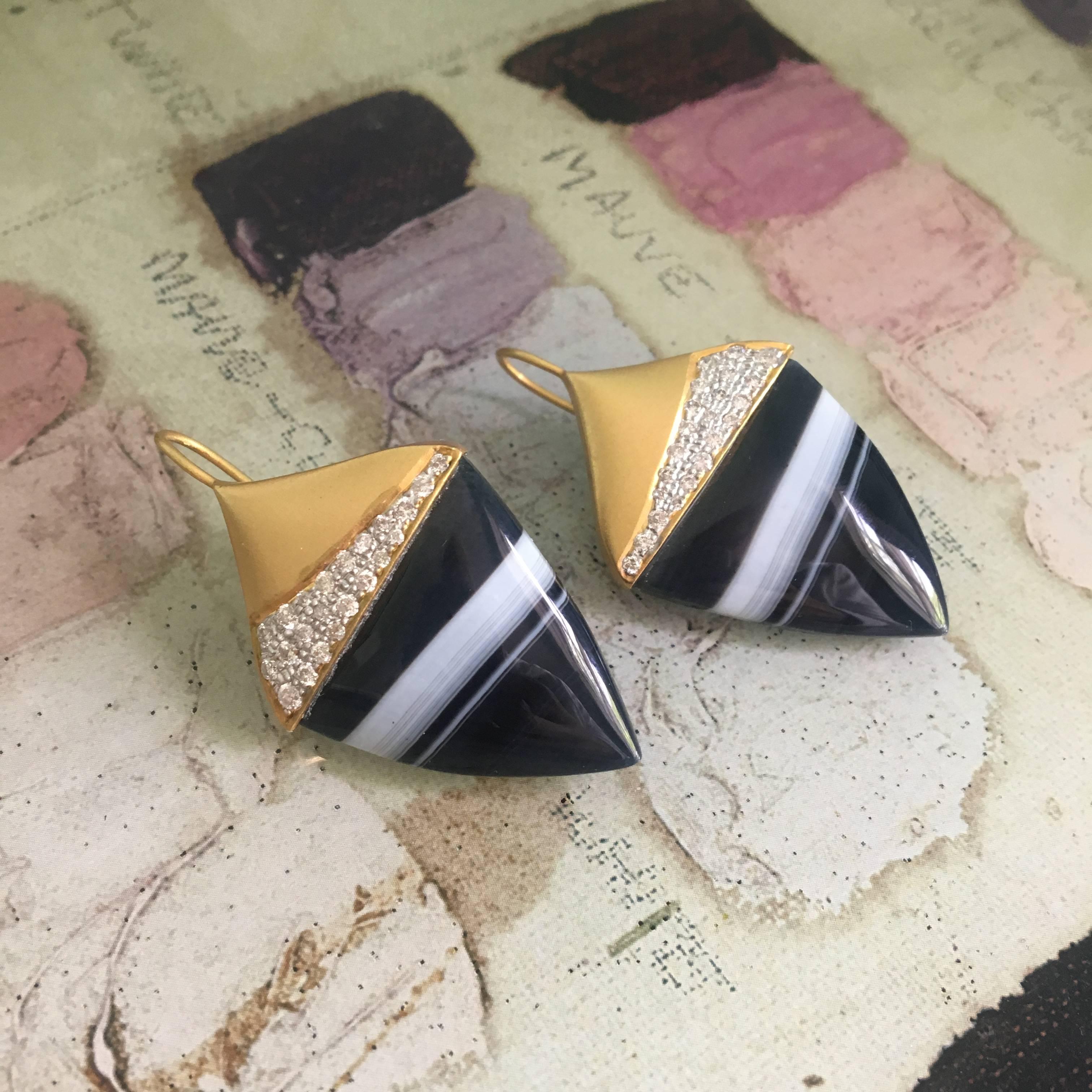Black and white Striped Tuxedo Agate set in modern and sleek Diamond encrusted 18kt Yellow Gold Earrings.  Polished and contemporary.  Finished in Lauren Harper's signature 18kt matte gold, these earrings are perfect for day and evening wear.  
