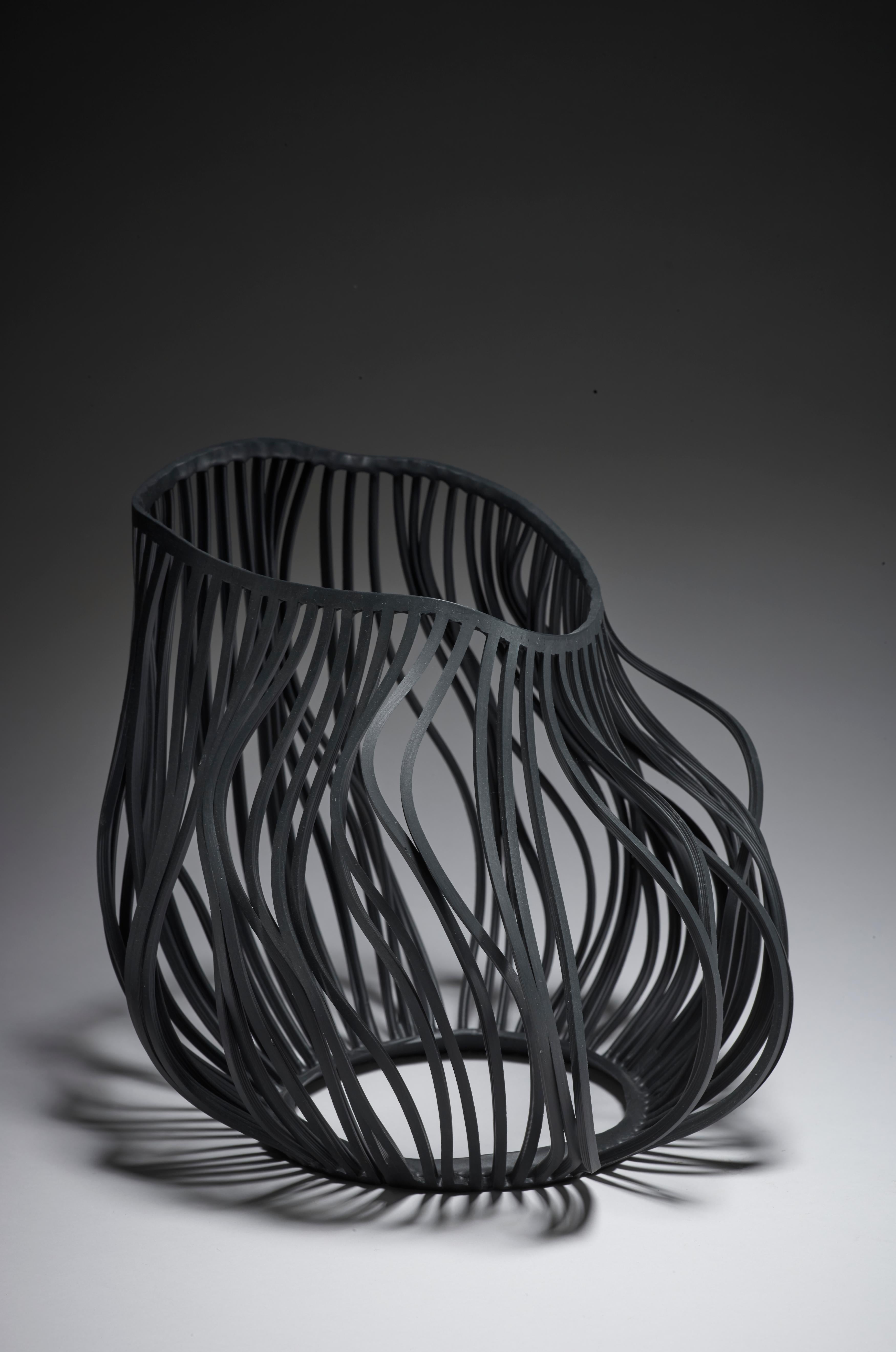 Lauren Nauman " Black22 " scultura in porcellana unica, 2020