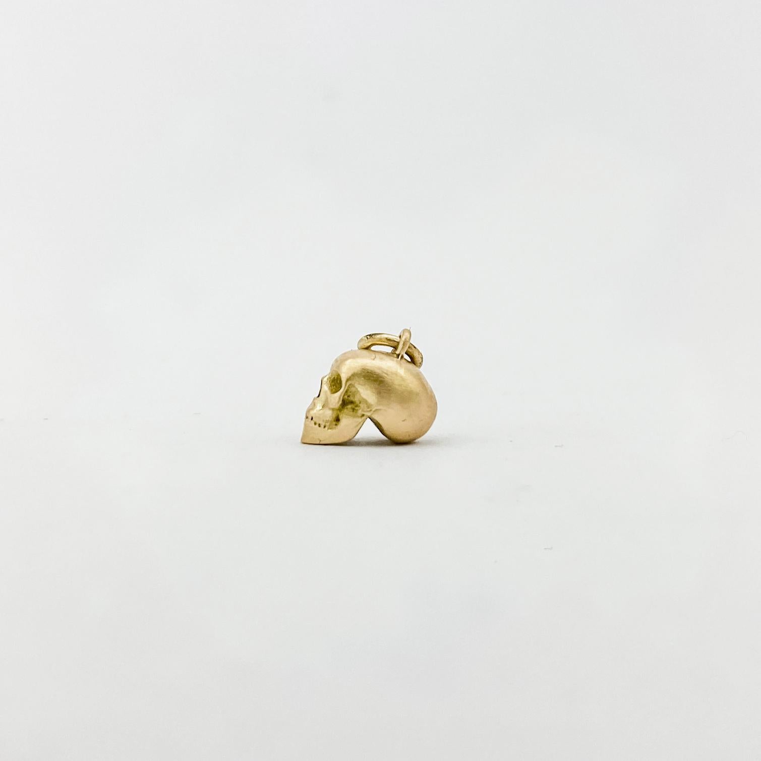 Lauren Newton Gold Matter Skull Charm in 18k yellow gold In New Condition For Sale In Brooklyn, NY