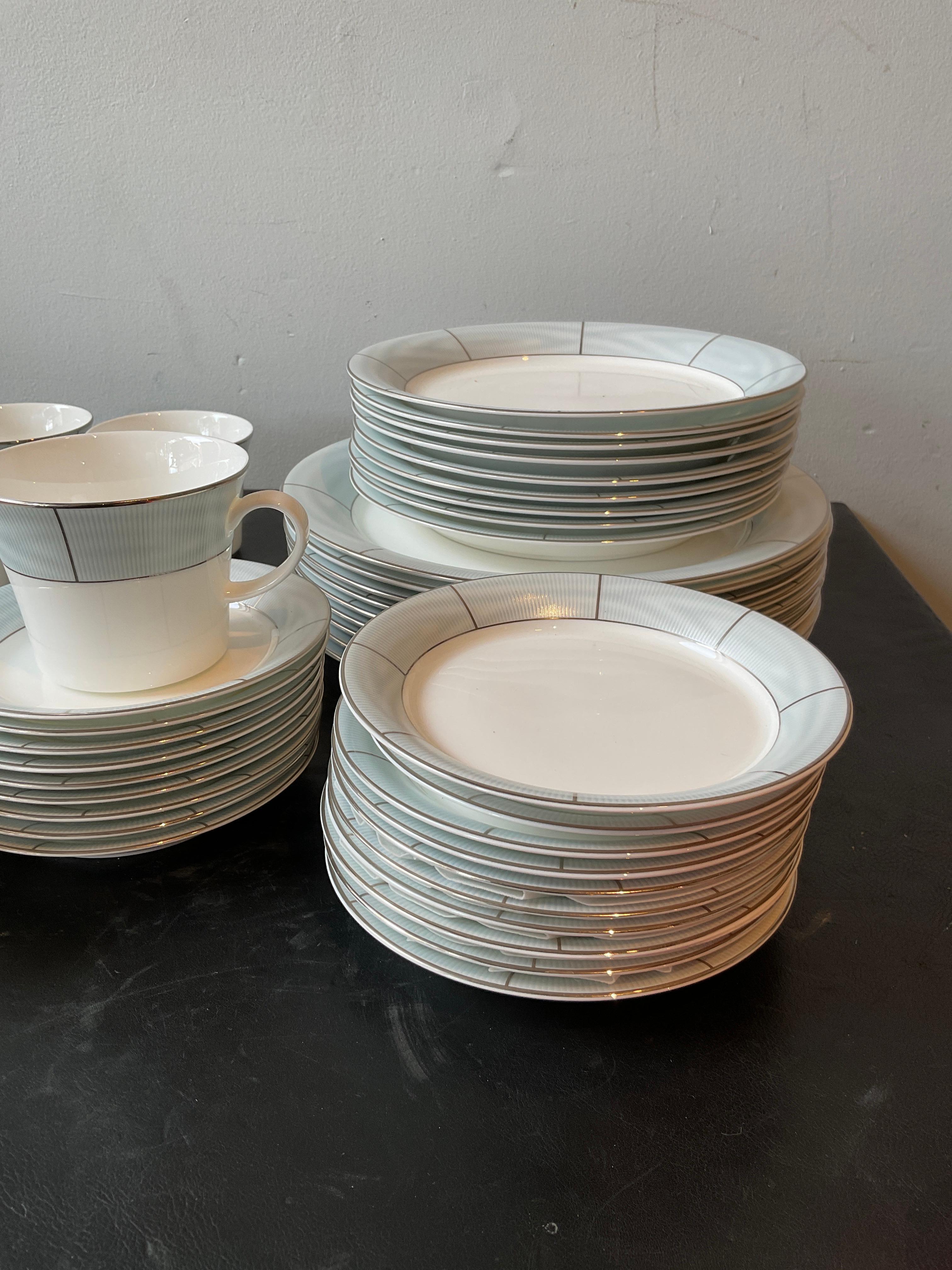 9 Dinner plates
9 Salad plates
9 Bread and butter plates
10 Saucers
7 Cups
