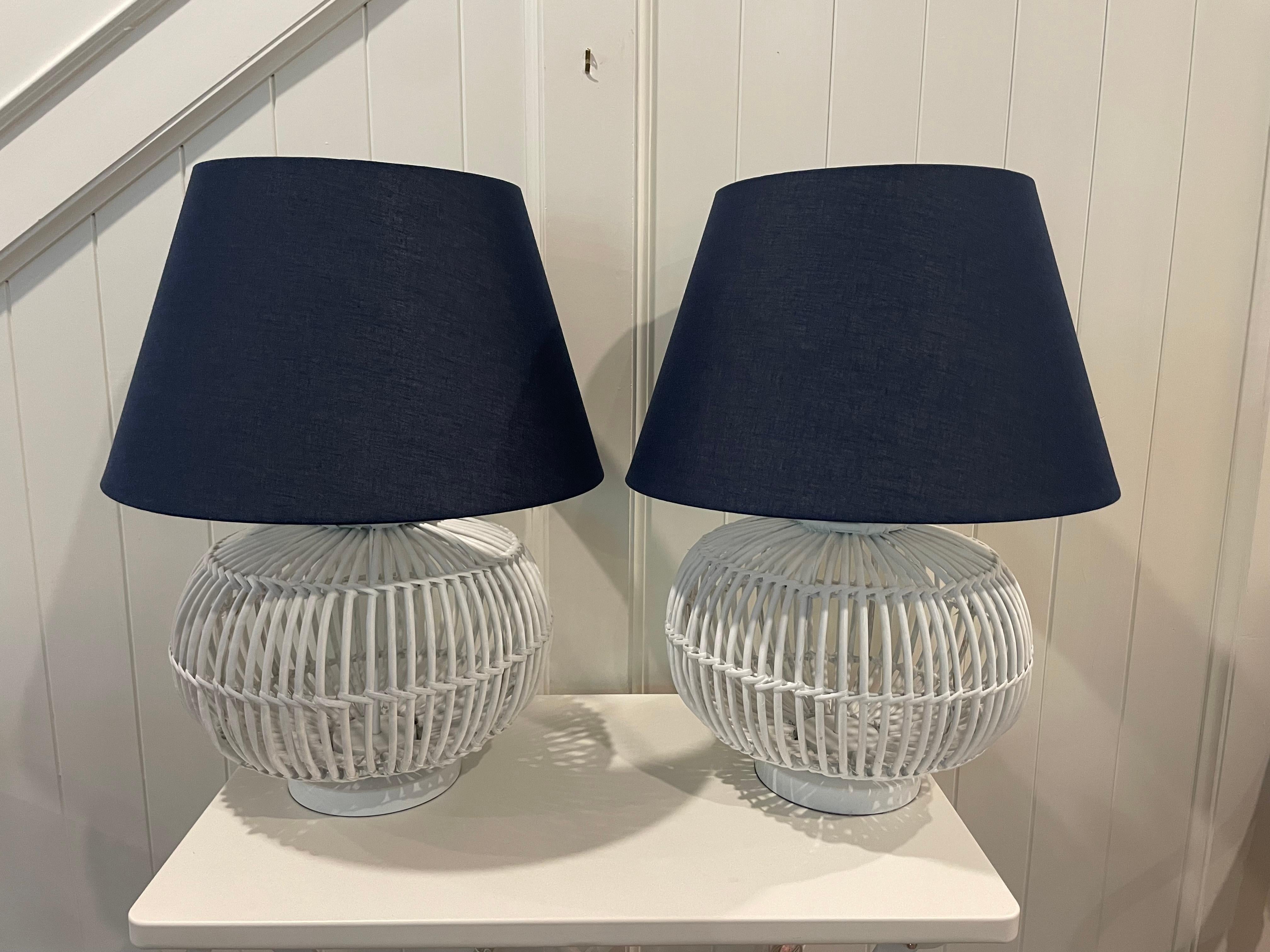 Lauren Ralph Lauren White Rattan Table Lamps With Navy Shades - a Pair In Excellent Condition For Sale In Cookeville, TN