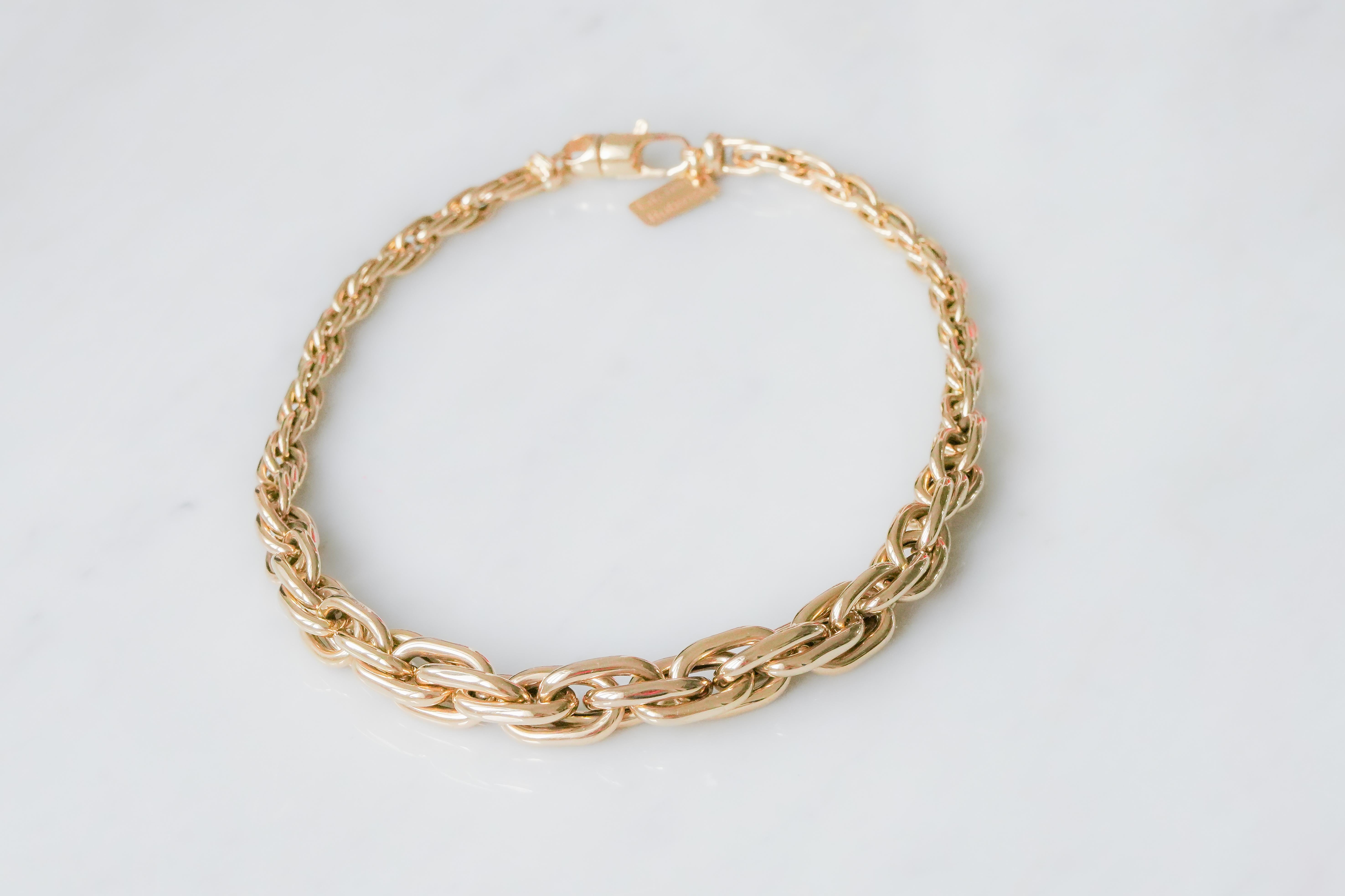 Yellow gold 14K graduated link necklace by Lauren Rubinski finished with a lobster clasp. 

Hallmarked: London

Weight: 28.1g

Length: 40.5cm