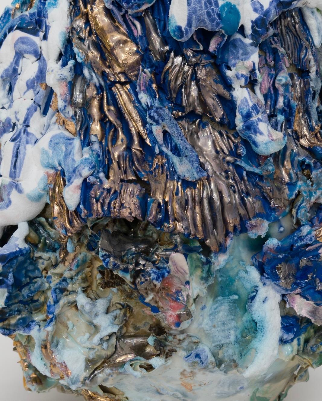 Sculpture abstraite en céramique bleue colorée intitulée 