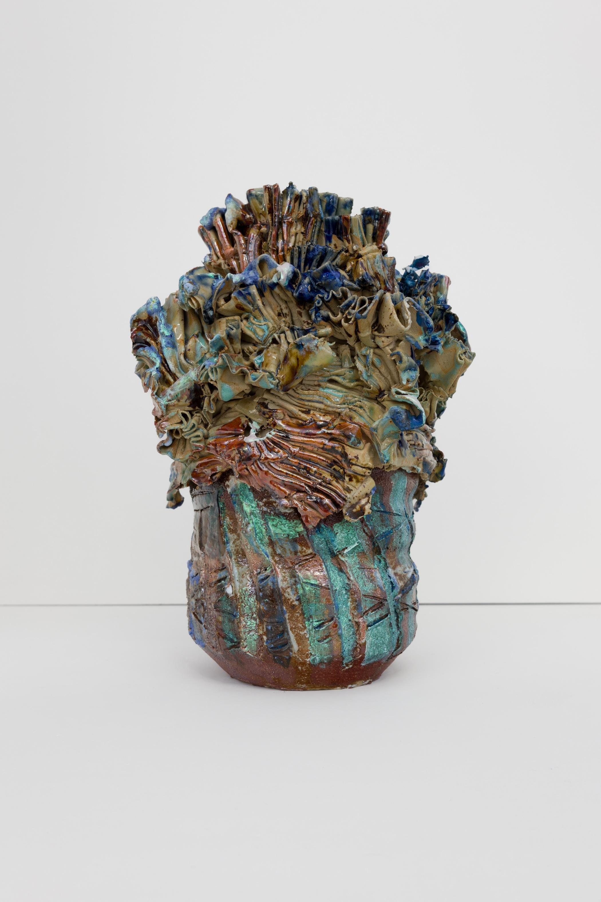 « Forme lapis » - Sculpture abstraite colorée en céramique émaillée de grès - Gris Still-Life Sculpture par Lauren Skelly Bailey
