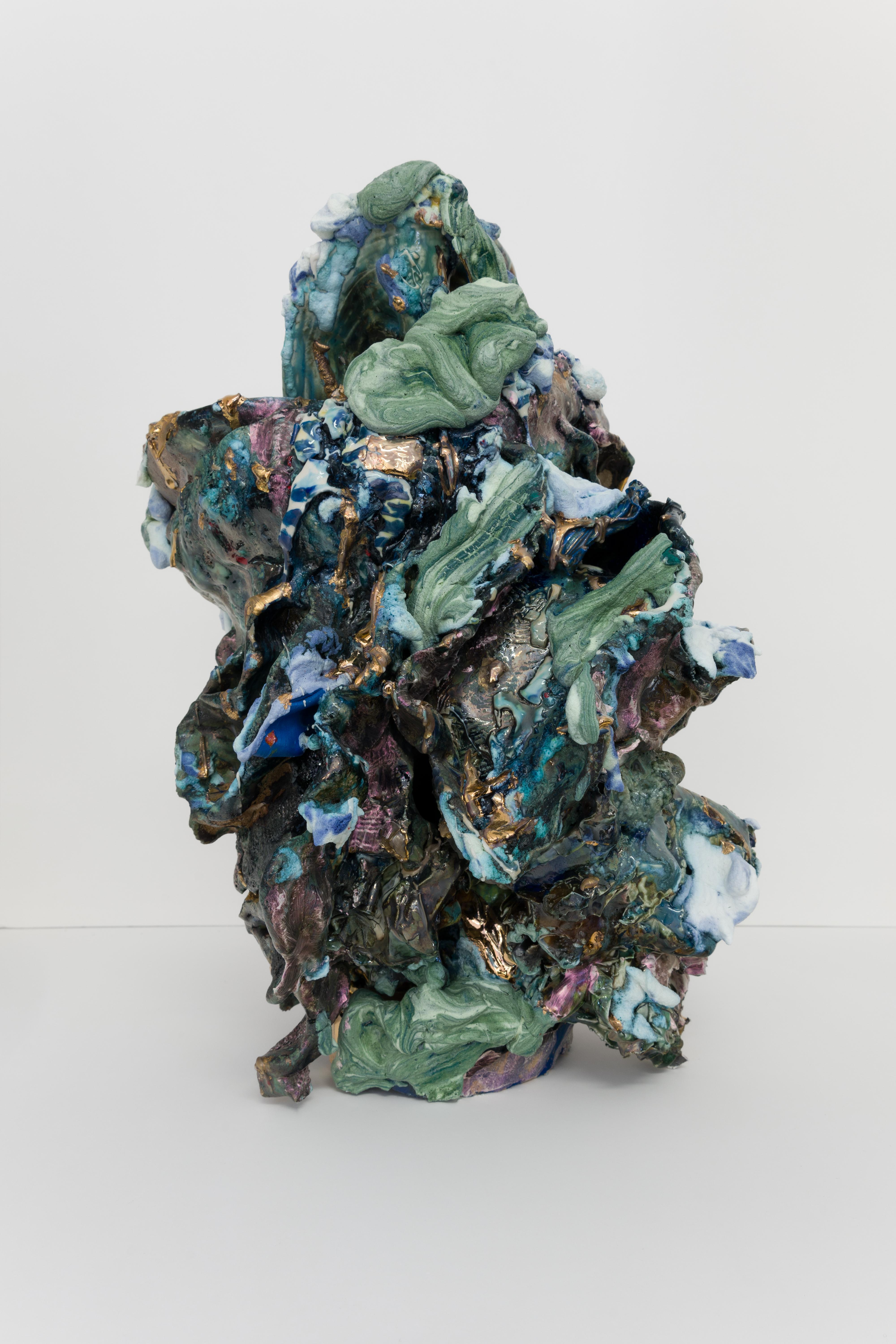 „Twirling into Fate“ –  Abstrakte Skulptur aus glasiertem Keramiksteingut aus Steingut – Sculpture von Lauren Skelly Bailey