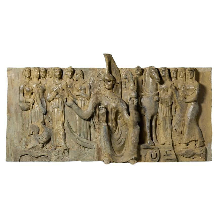 Laurence Bradshaw (1899-1978) Monumento di ispirazione greca in gesso dipinto Freize in vendita