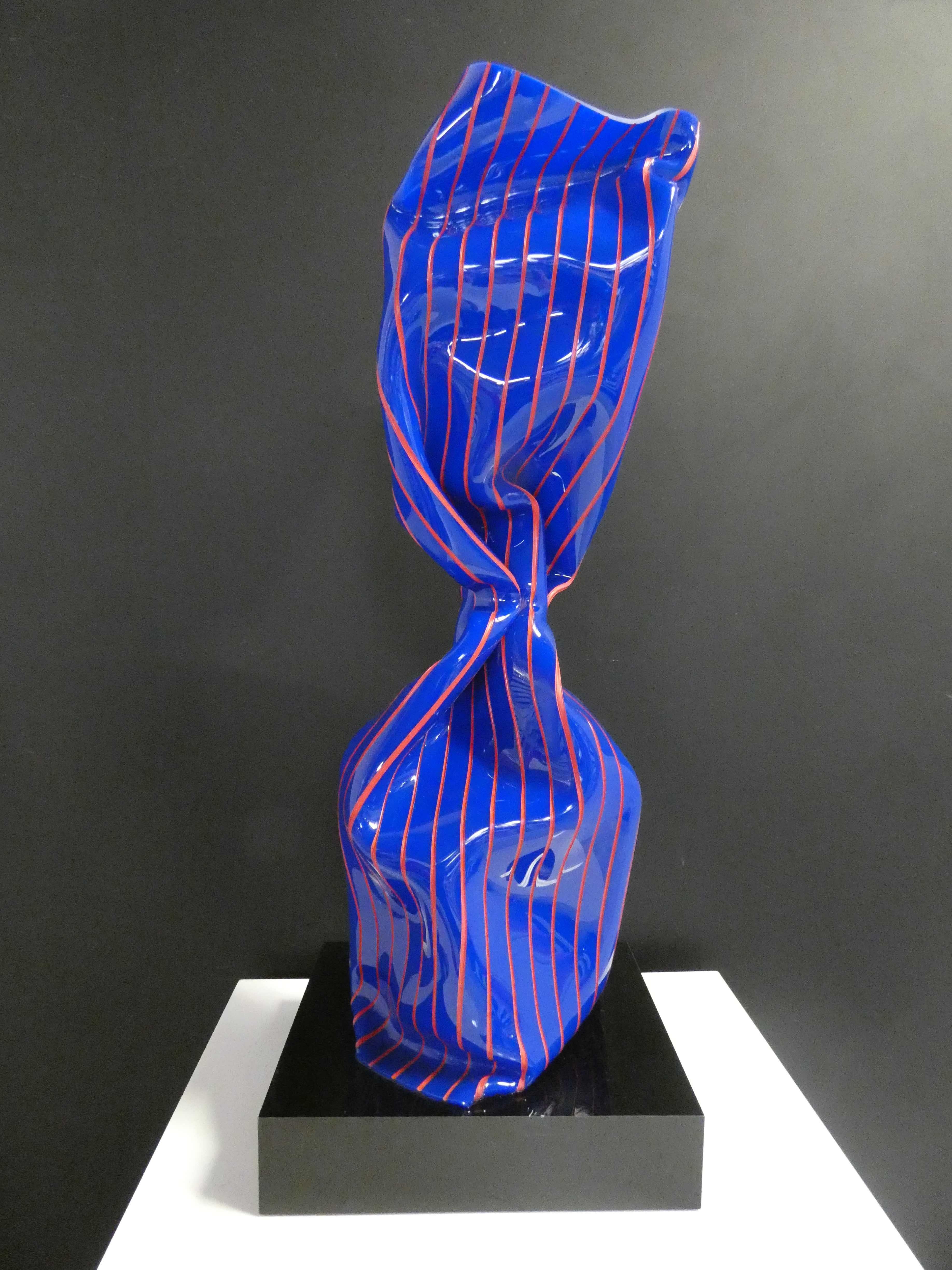 Laurence Jenkell Abstract Sculpture - Wrapping Twist Bonbon Blue Raye Rouge