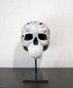 Salomé white feathers skull vanité, on resin sculpture by Laurence Le Constant