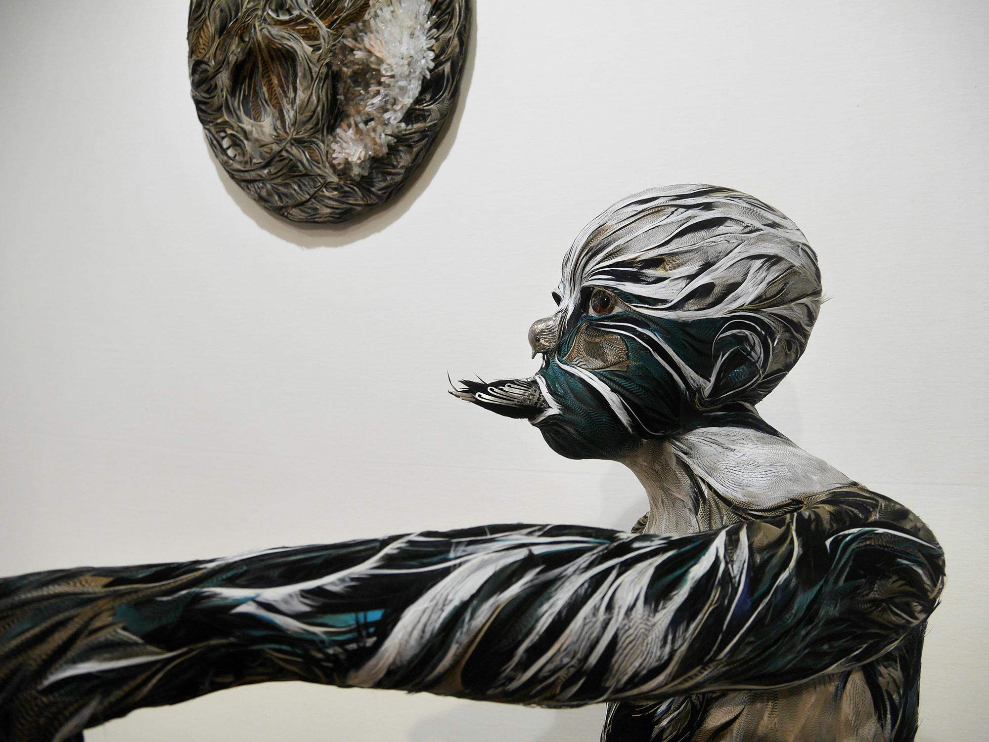 Thémis figurative sculpture, child, fairy tale, feathers by Laurence Le Constant For Sale 12