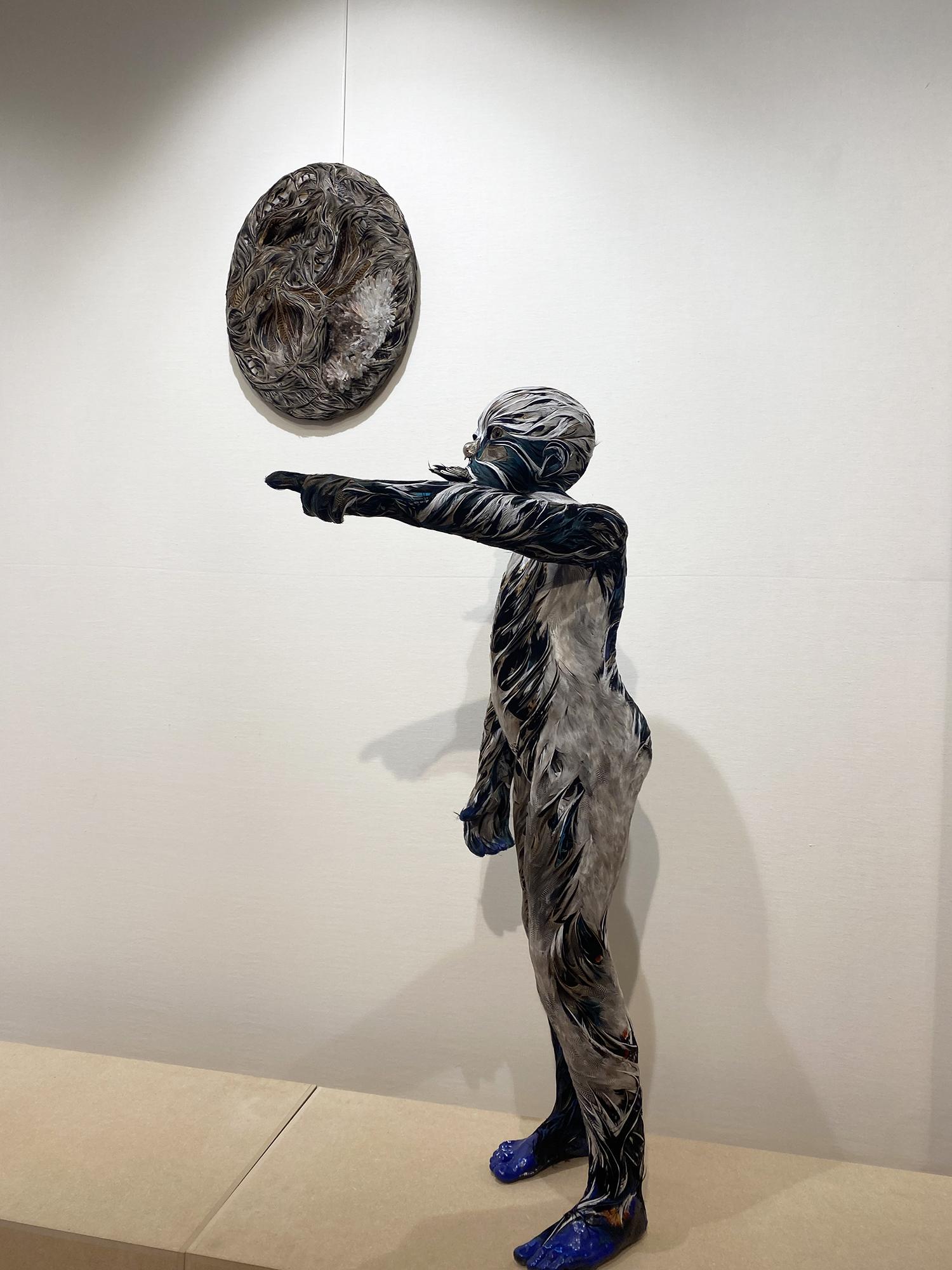 Thémis figurative sculpture, child, fairy tale, feathers by Laurence Le Constant For Sale 6